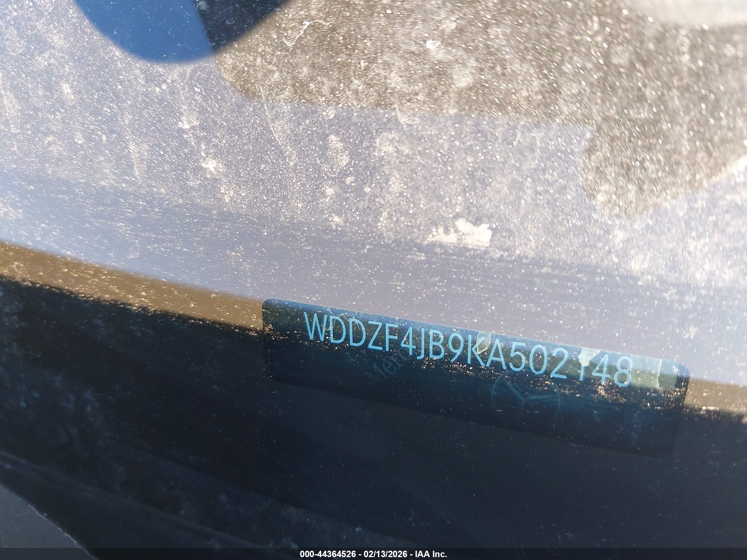 MERCEDES-BENZ E image 9