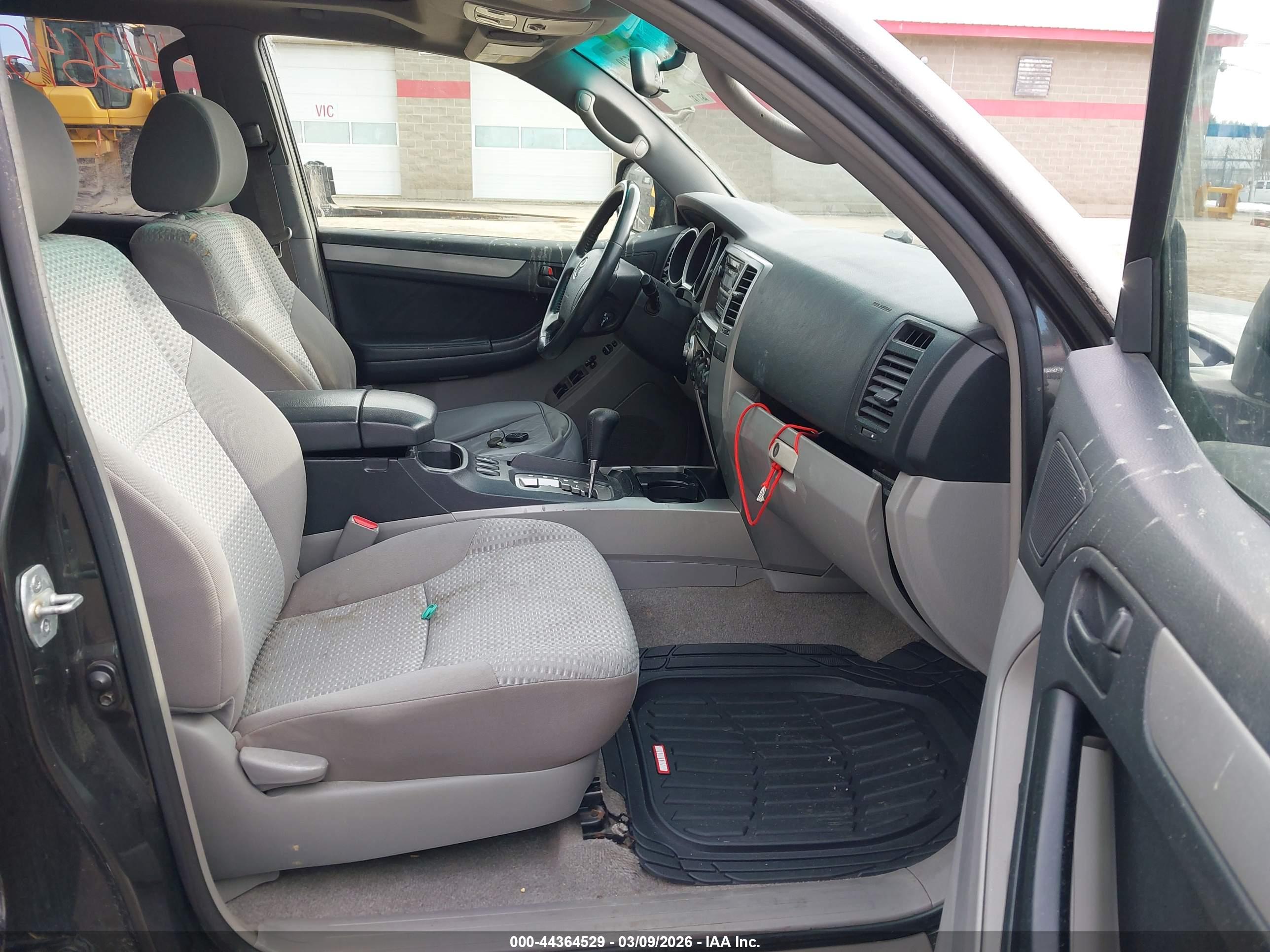 TOYOTA 4RUNNER image 5