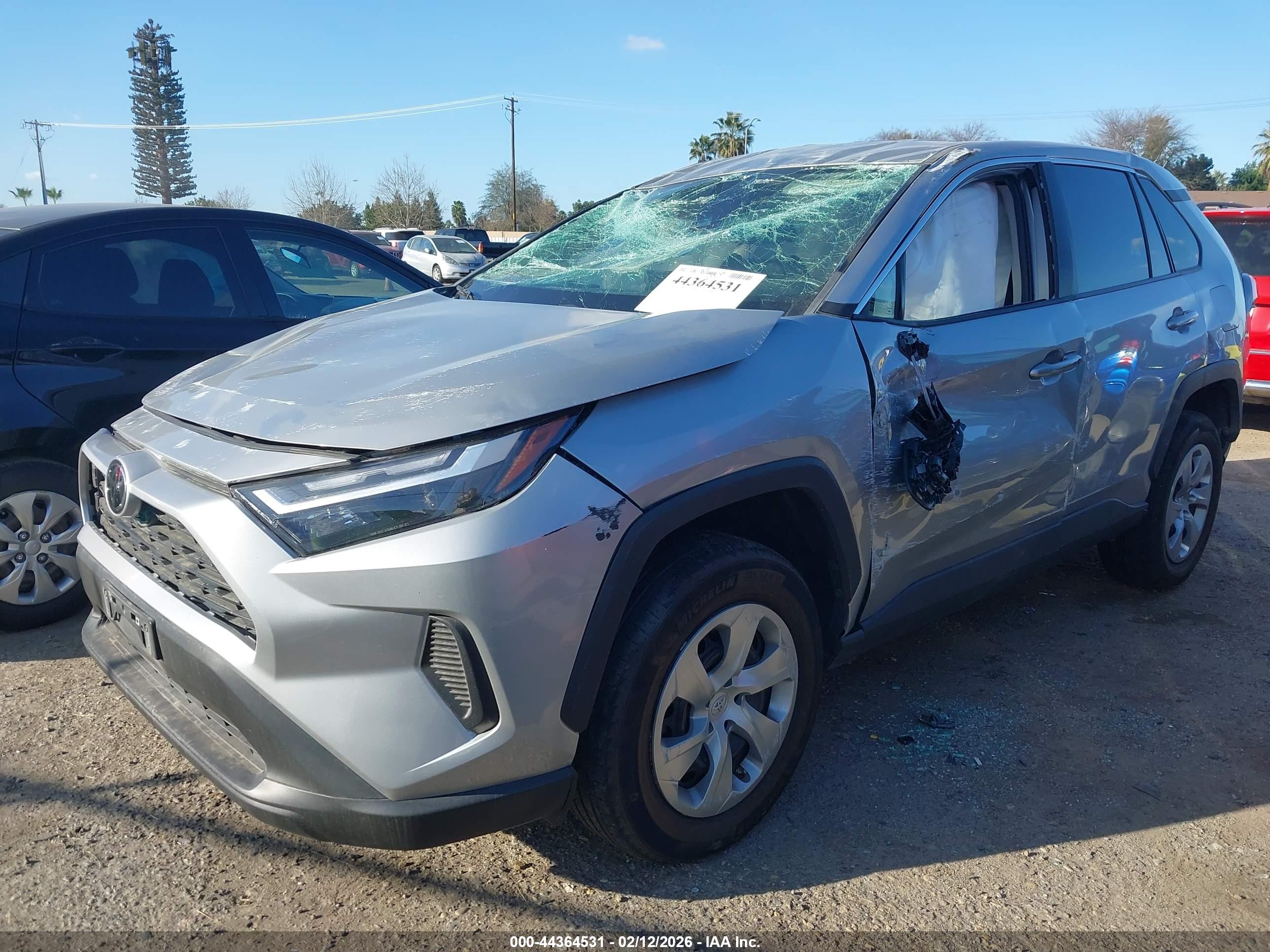 TOYOTA RAV4 image 2