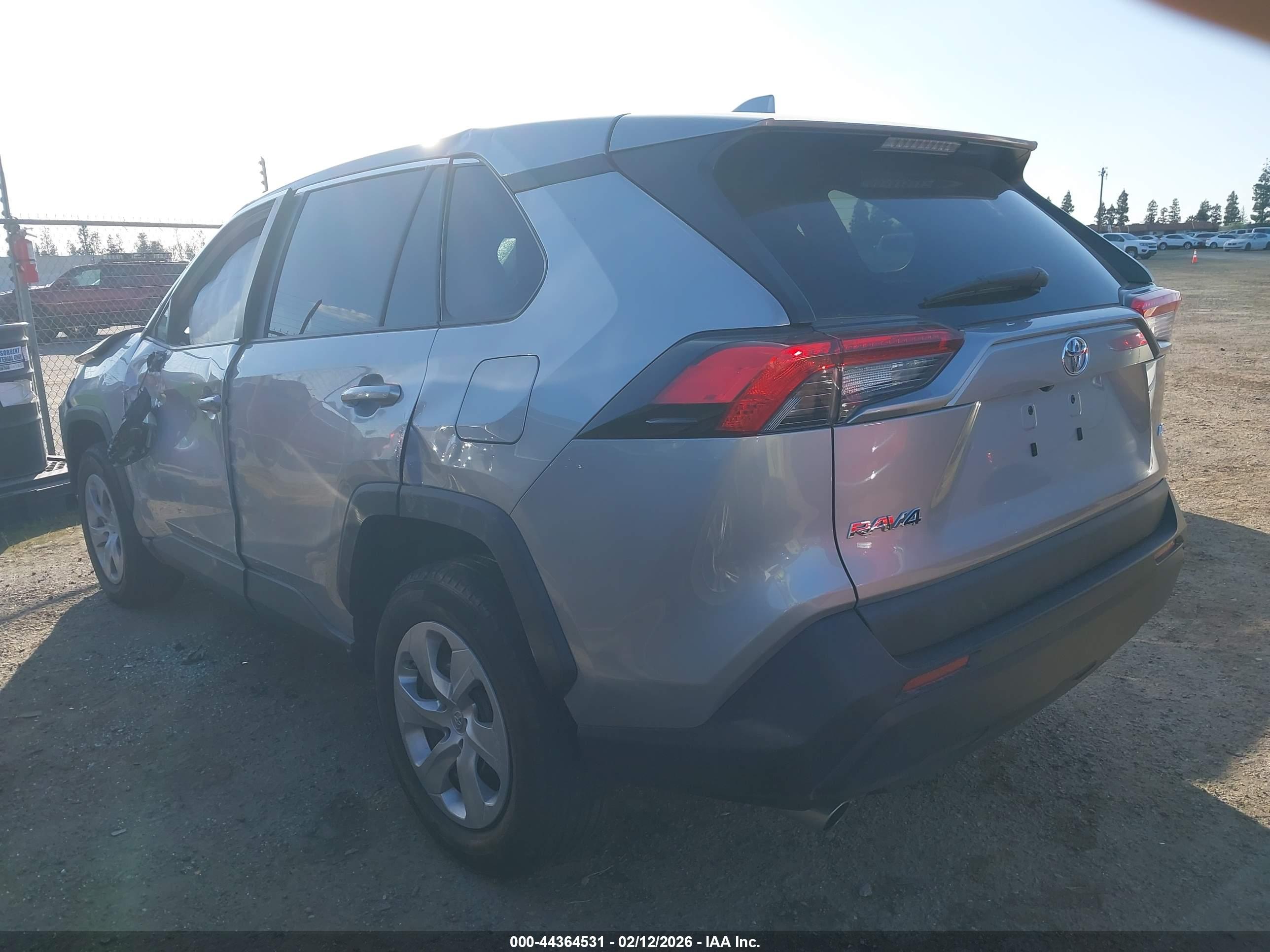 TOYOTA RAV4 image 3