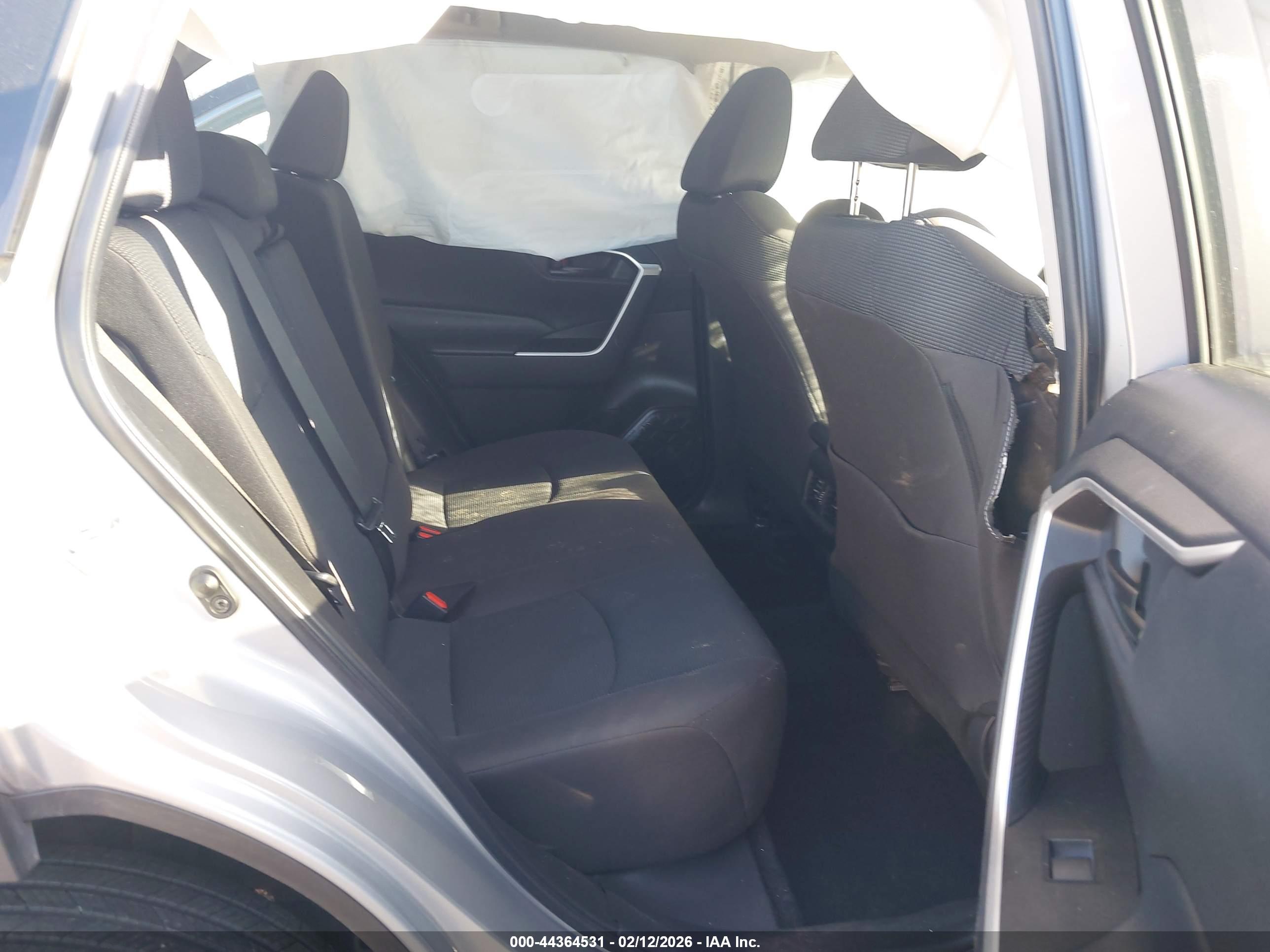 TOYOTA RAV4 image 8