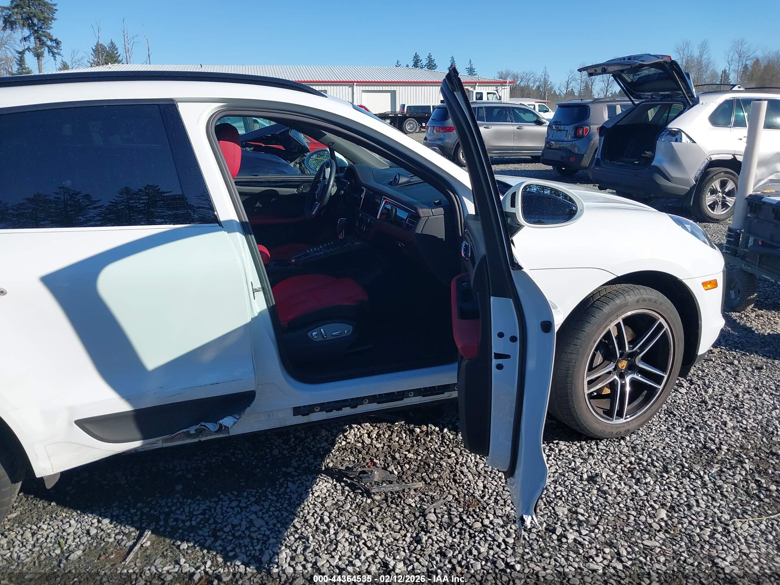 PORSCHE MACAN image 5