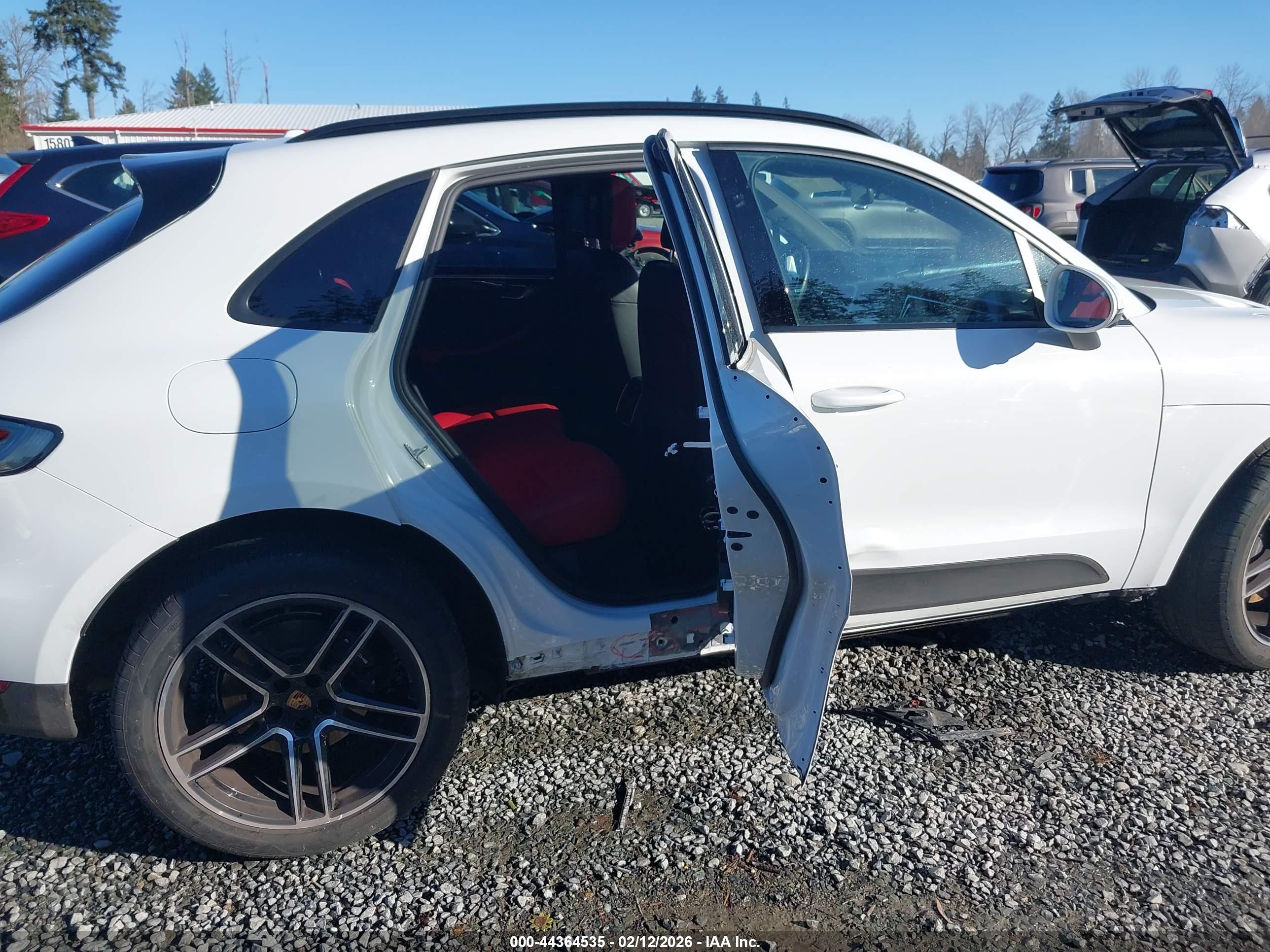 PORSCHE MACAN image 8