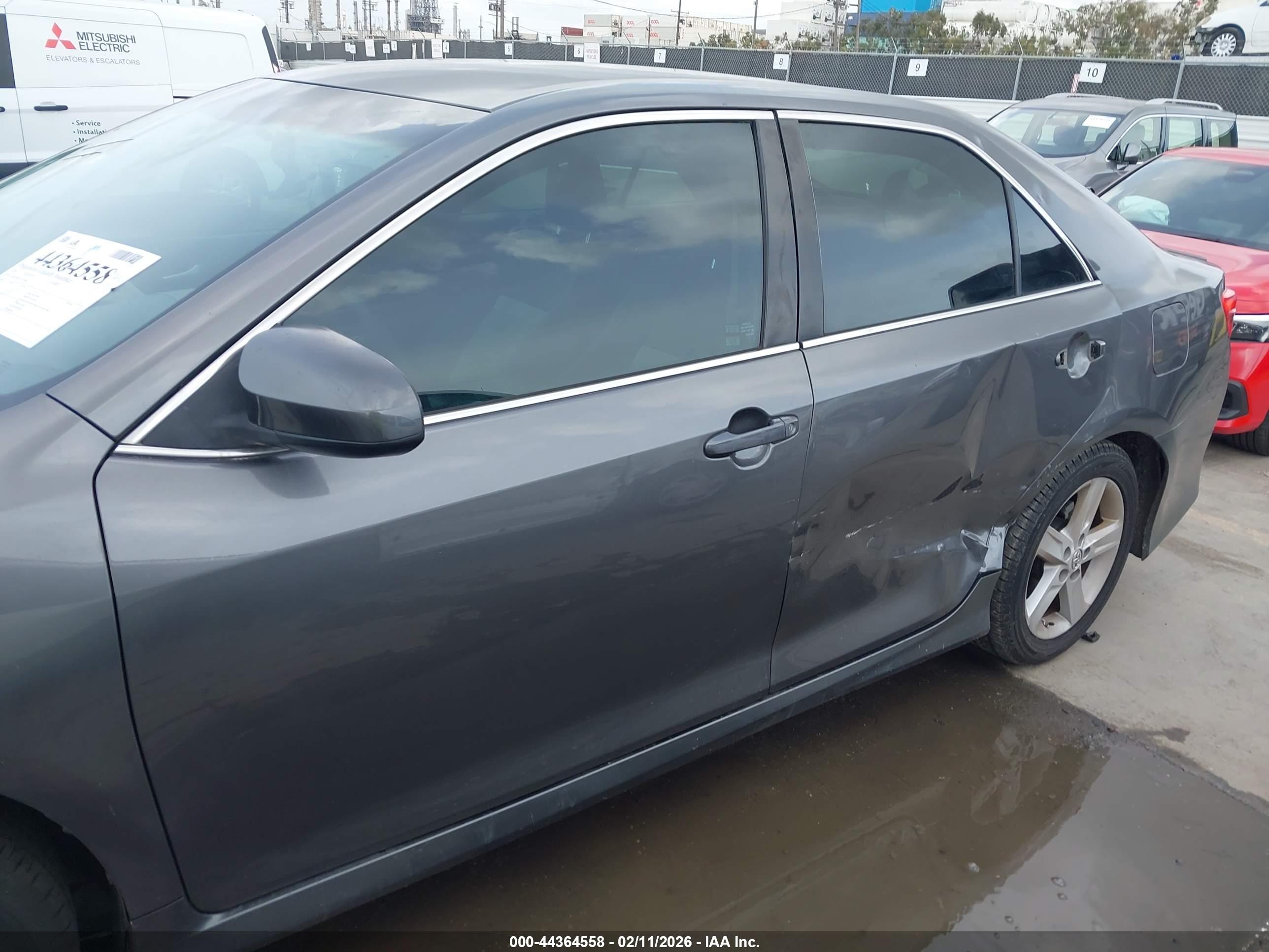 TOYOTA CAMRY image 6
