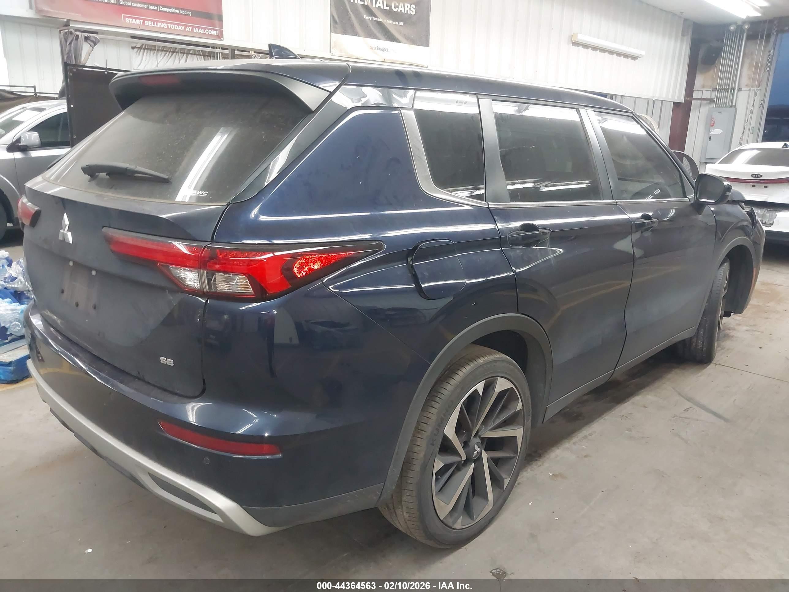 MITSUBISHI OUTLANDER image 4