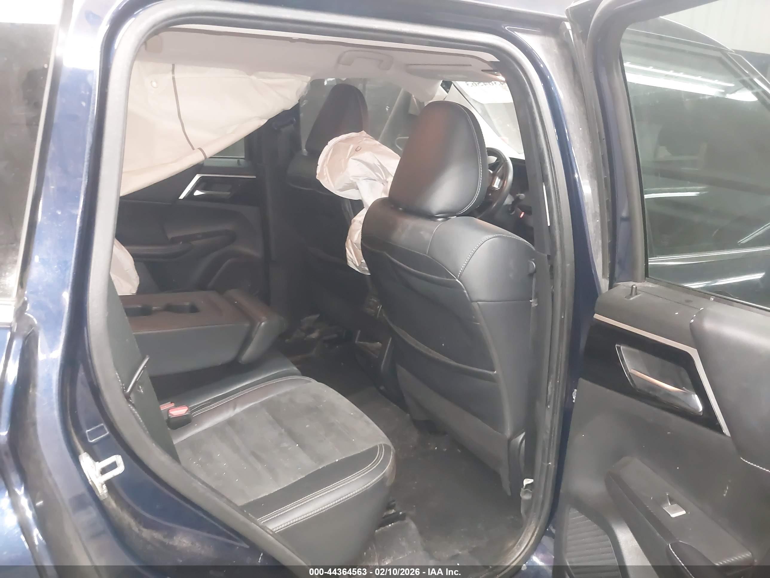MITSUBISHI OUTLANDER image 8