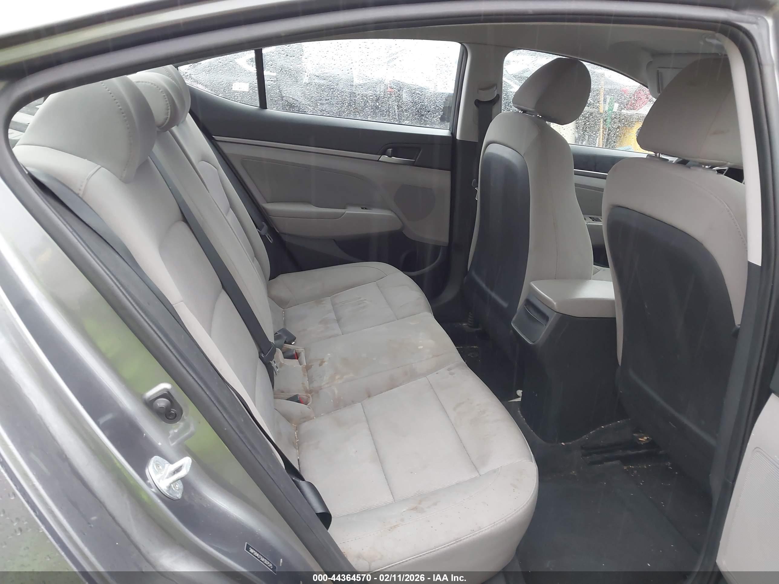 HYUNDAI ELANTRA image 8