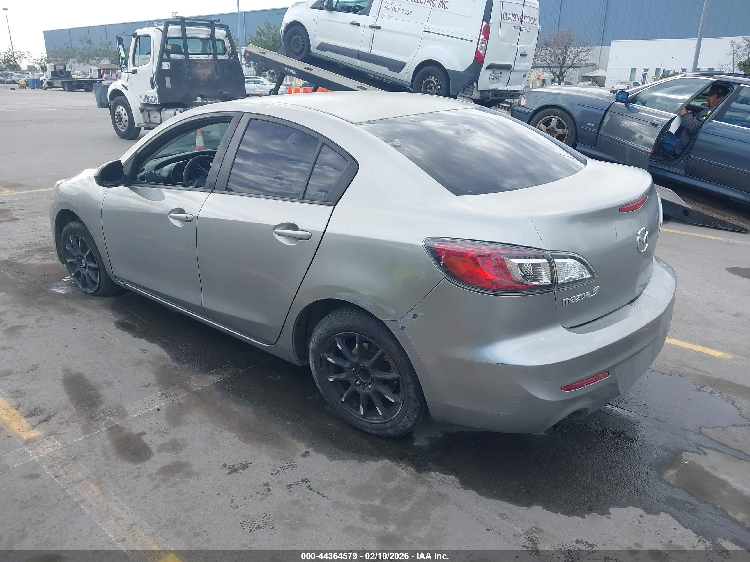MAZDA MAZDA3 image 3