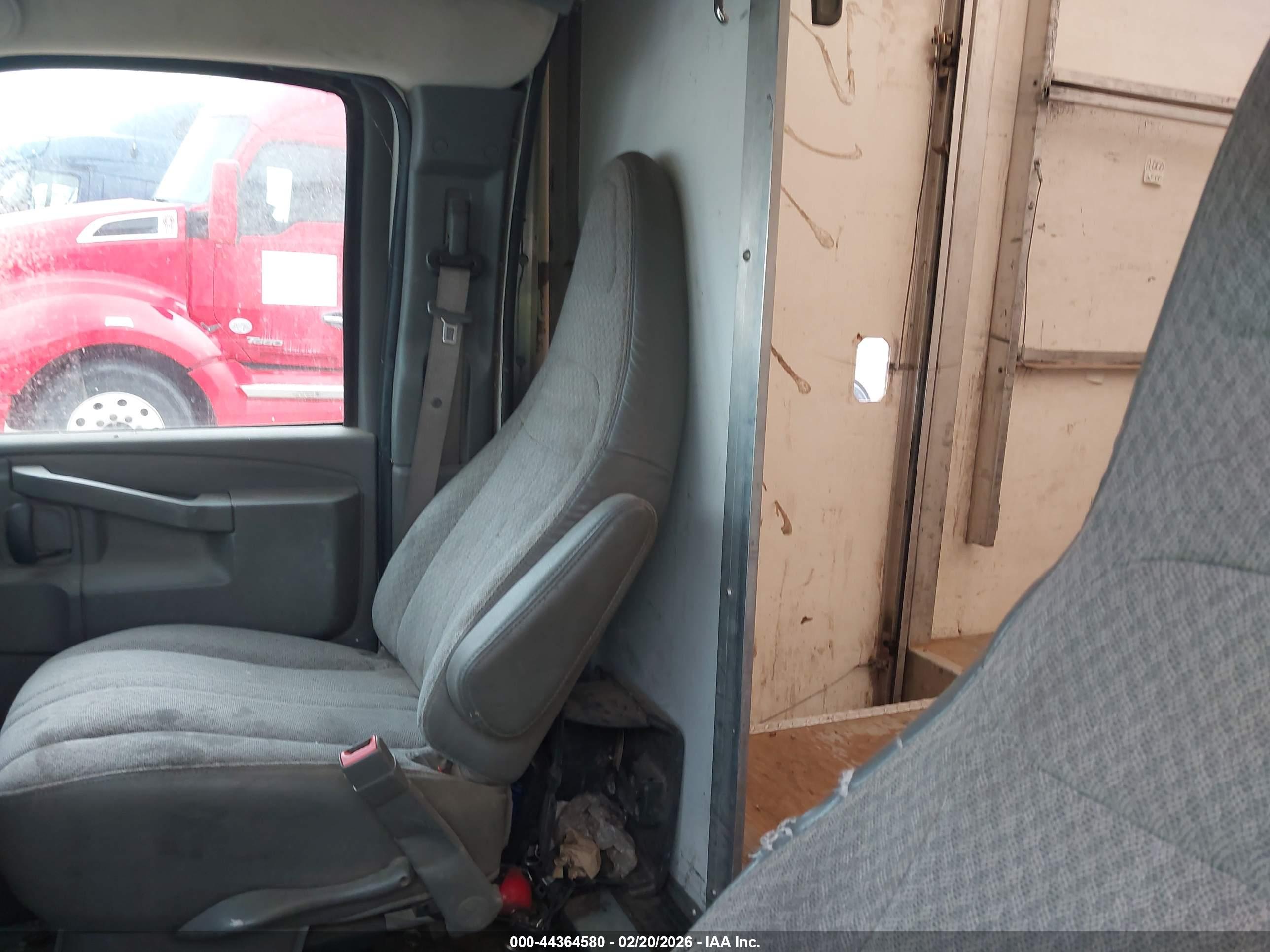GMC SAVANA image 7