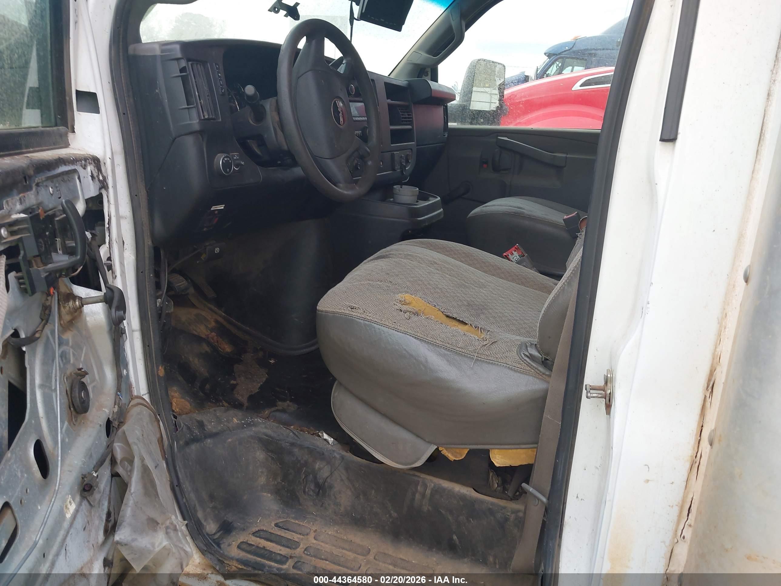 GMC SAVANA image 8