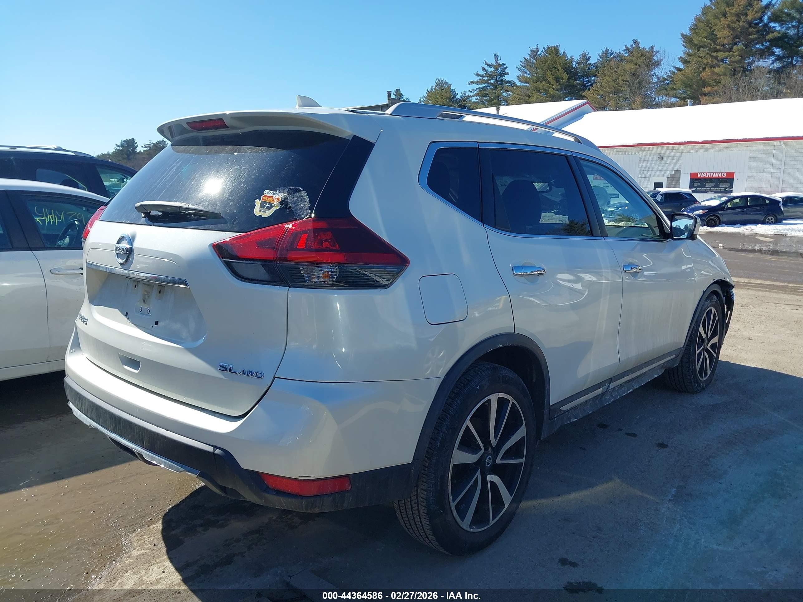 NISSAN ROGUE image 4