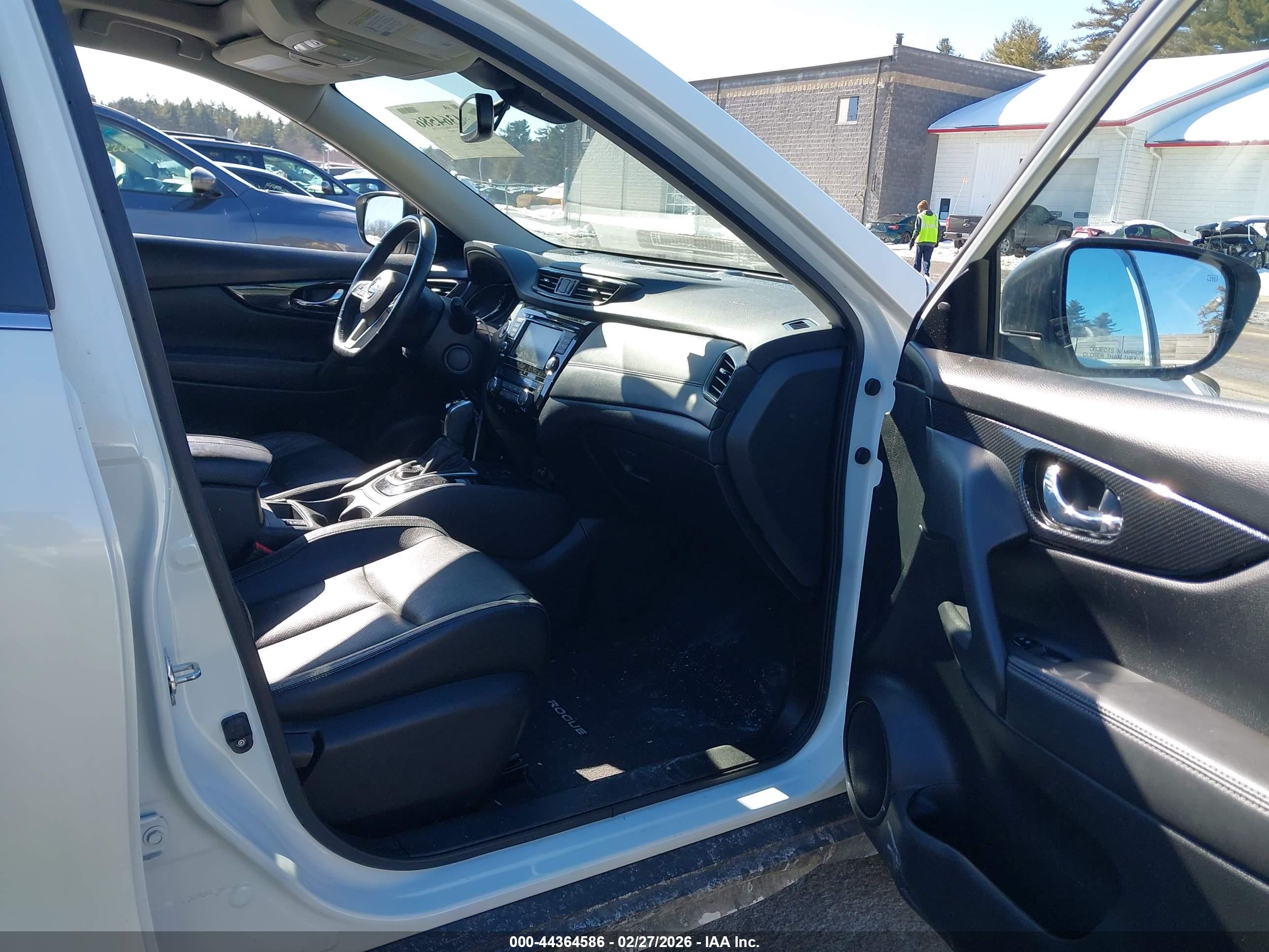 NISSAN ROGUE image 5