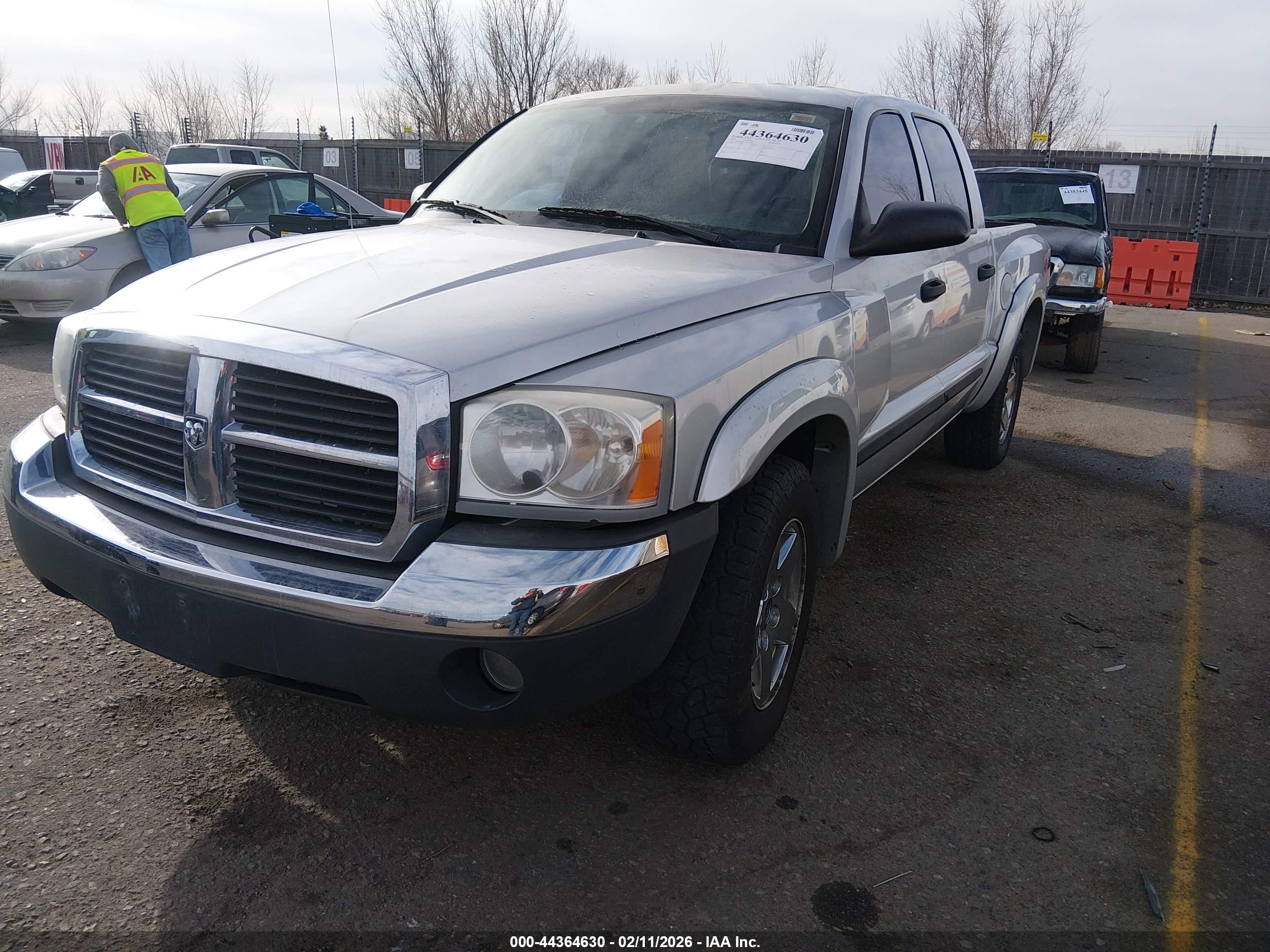 DODGE DAKOTA image 2