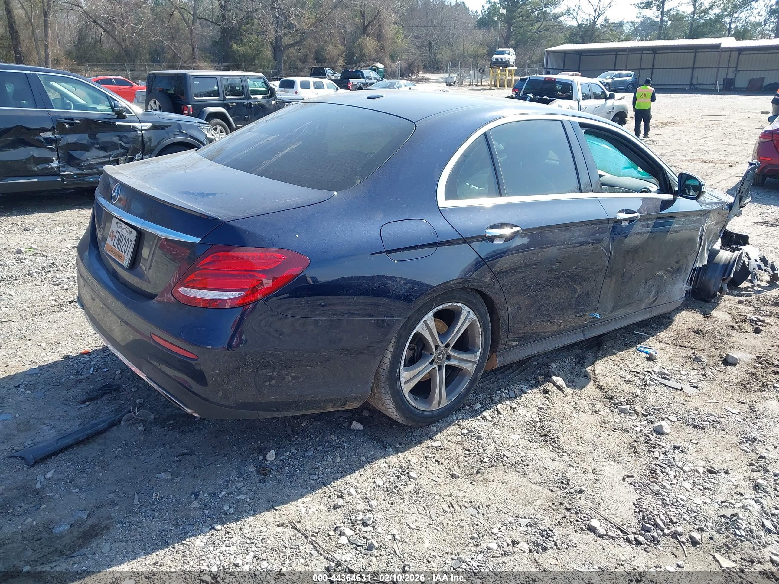 MERCEDES-BENZ E image 4