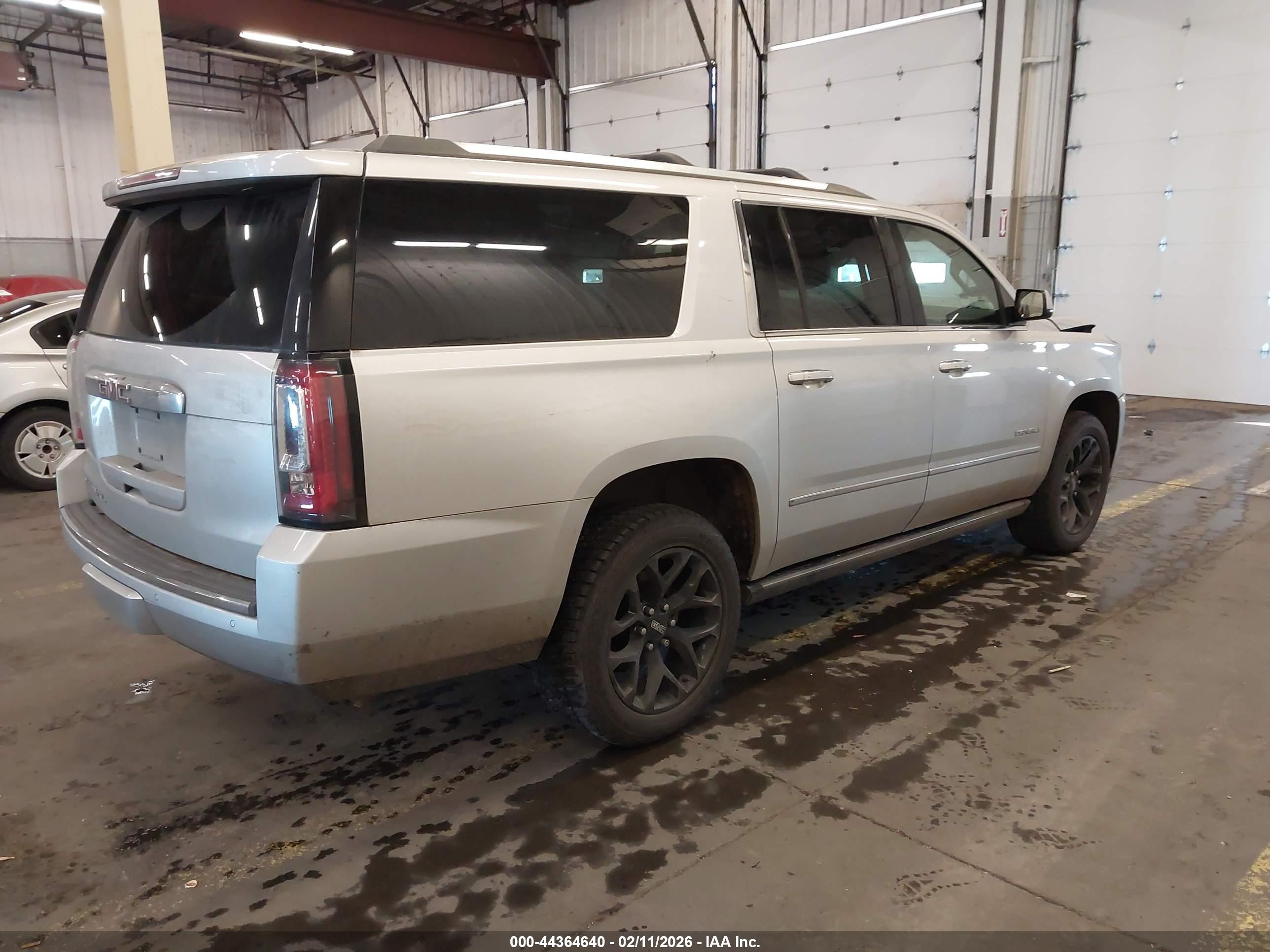 GMC YUKON image 4