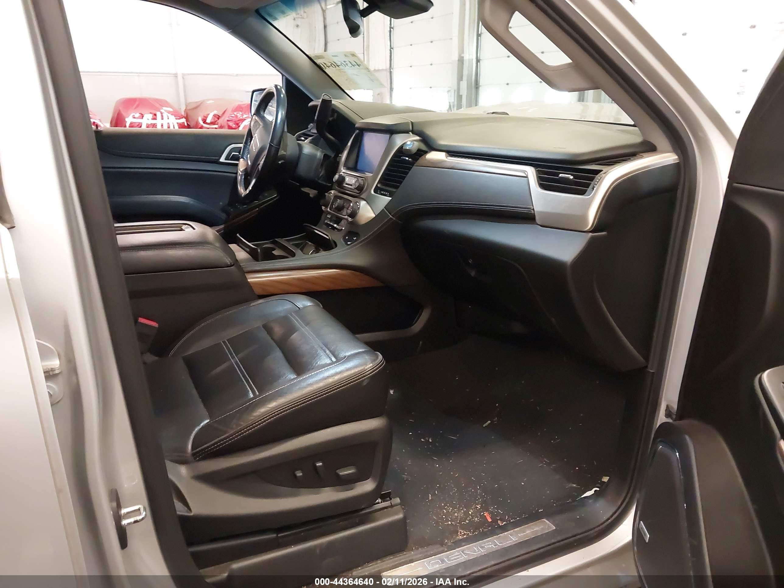 GMC YUKON image 5