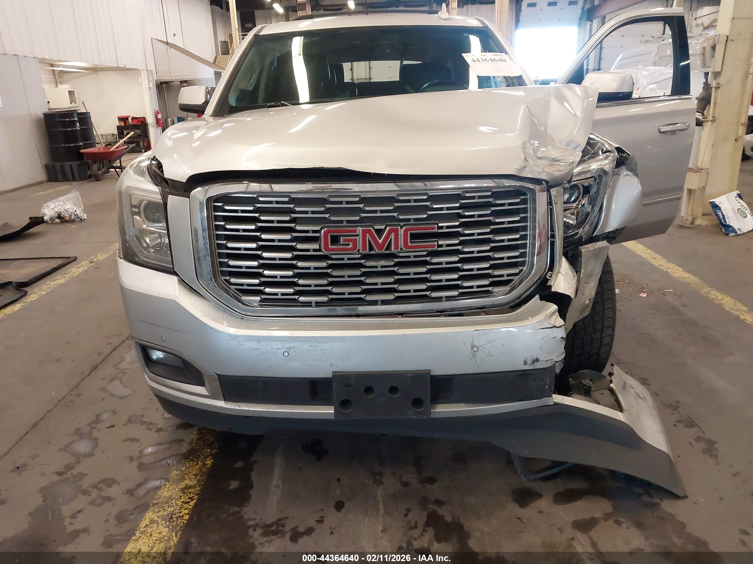 GMC YUKON image 6