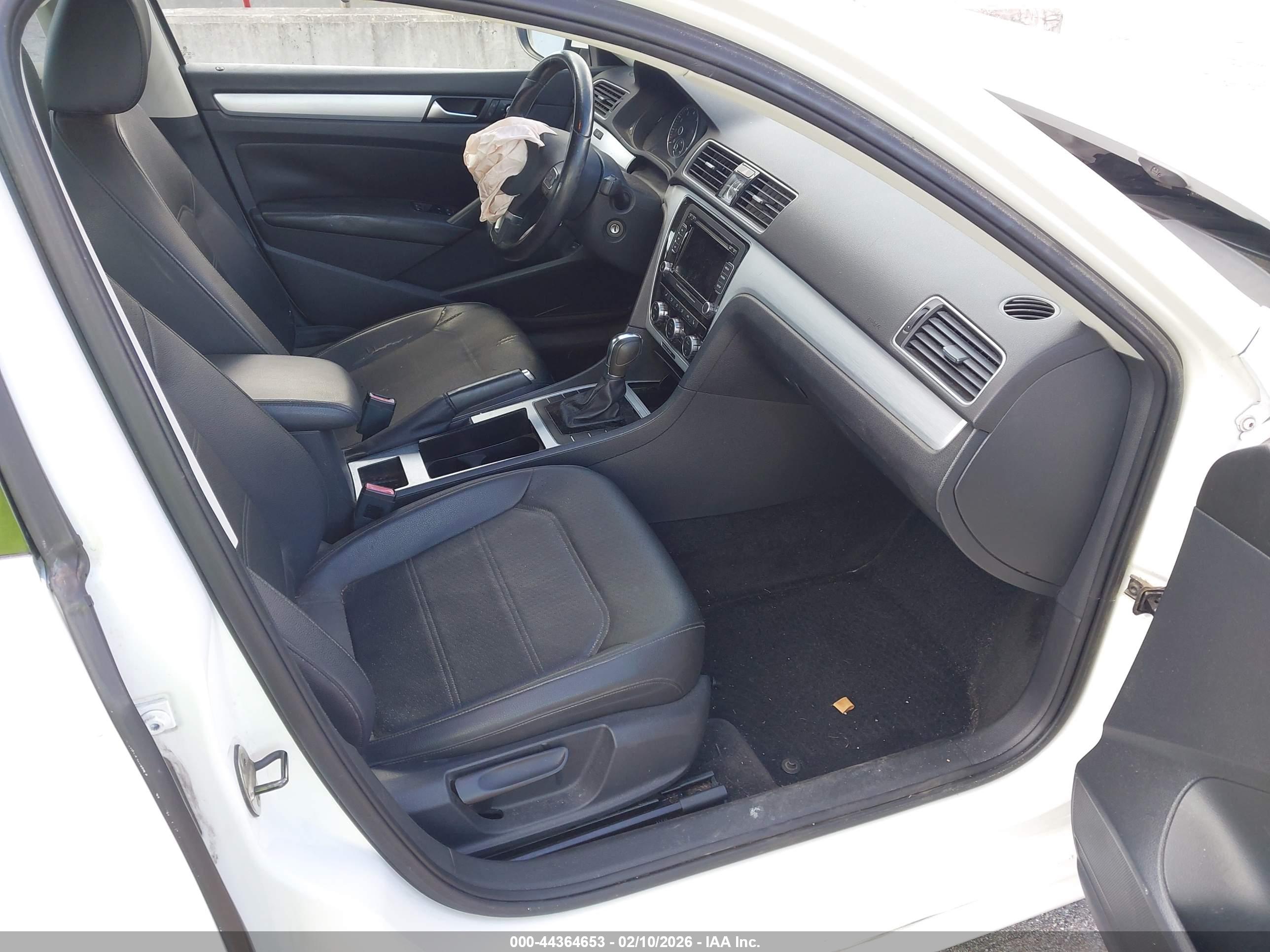 VOLKSWAGEN PASSAT image 5