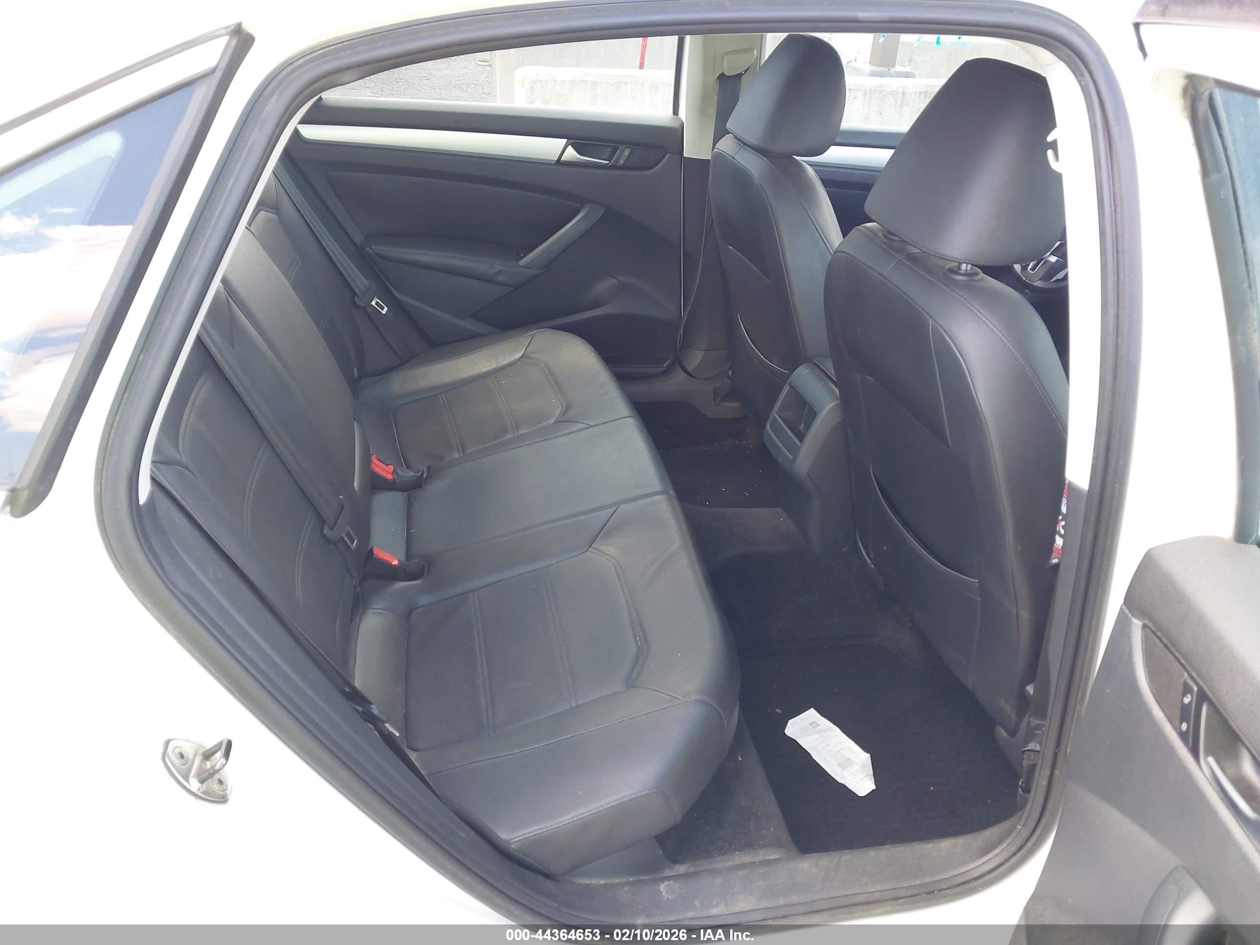 VOLKSWAGEN PASSAT image 8