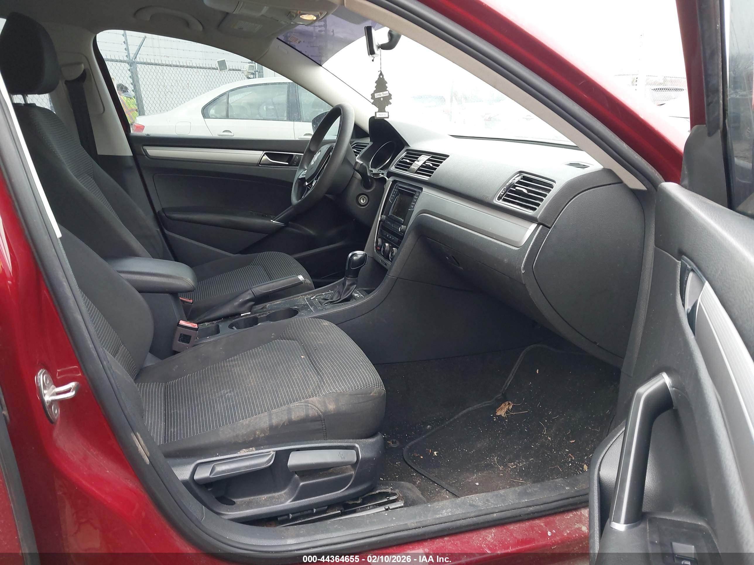 VOLKSWAGEN PASSAT image 5