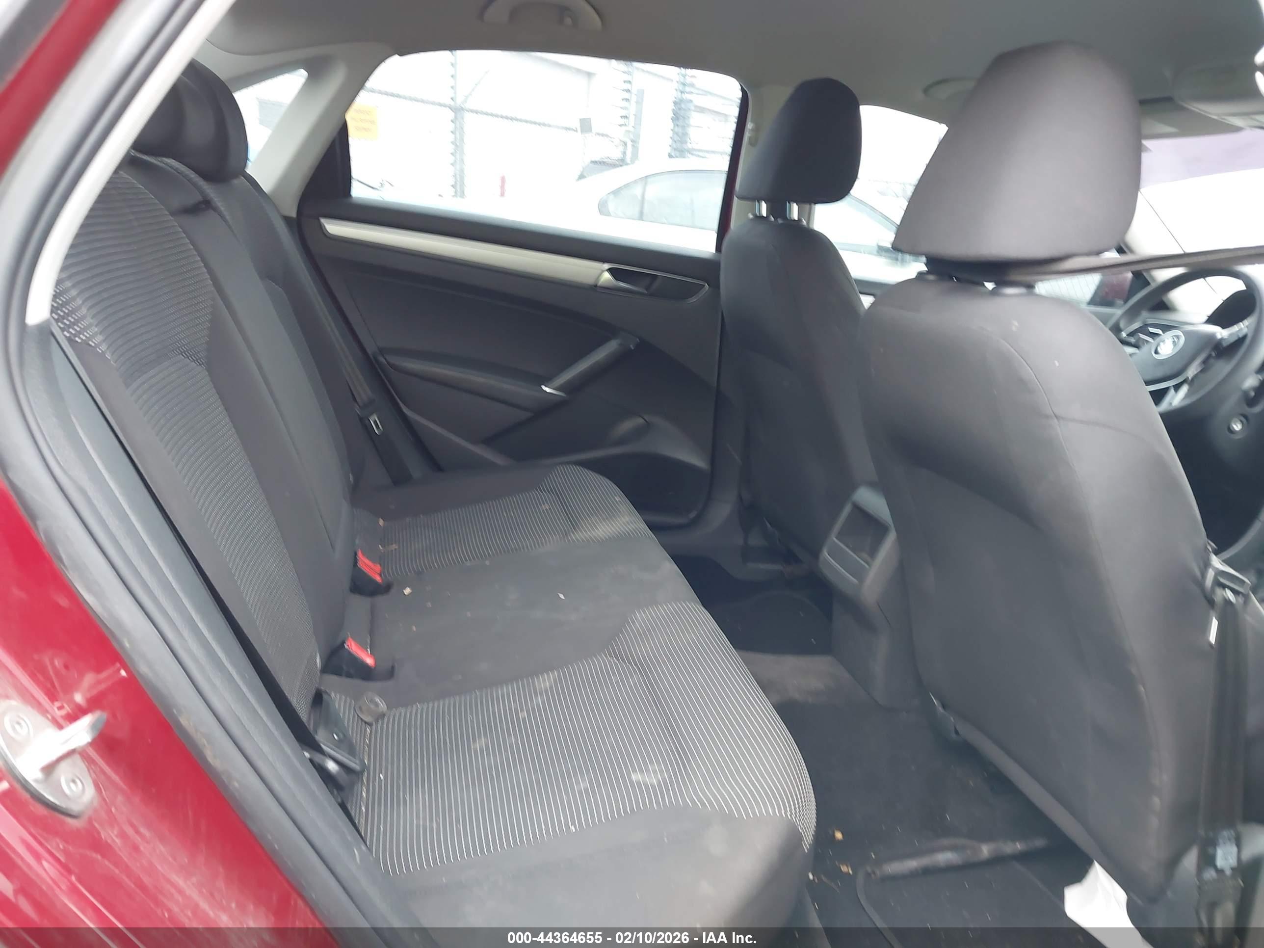 VOLKSWAGEN PASSAT image 8