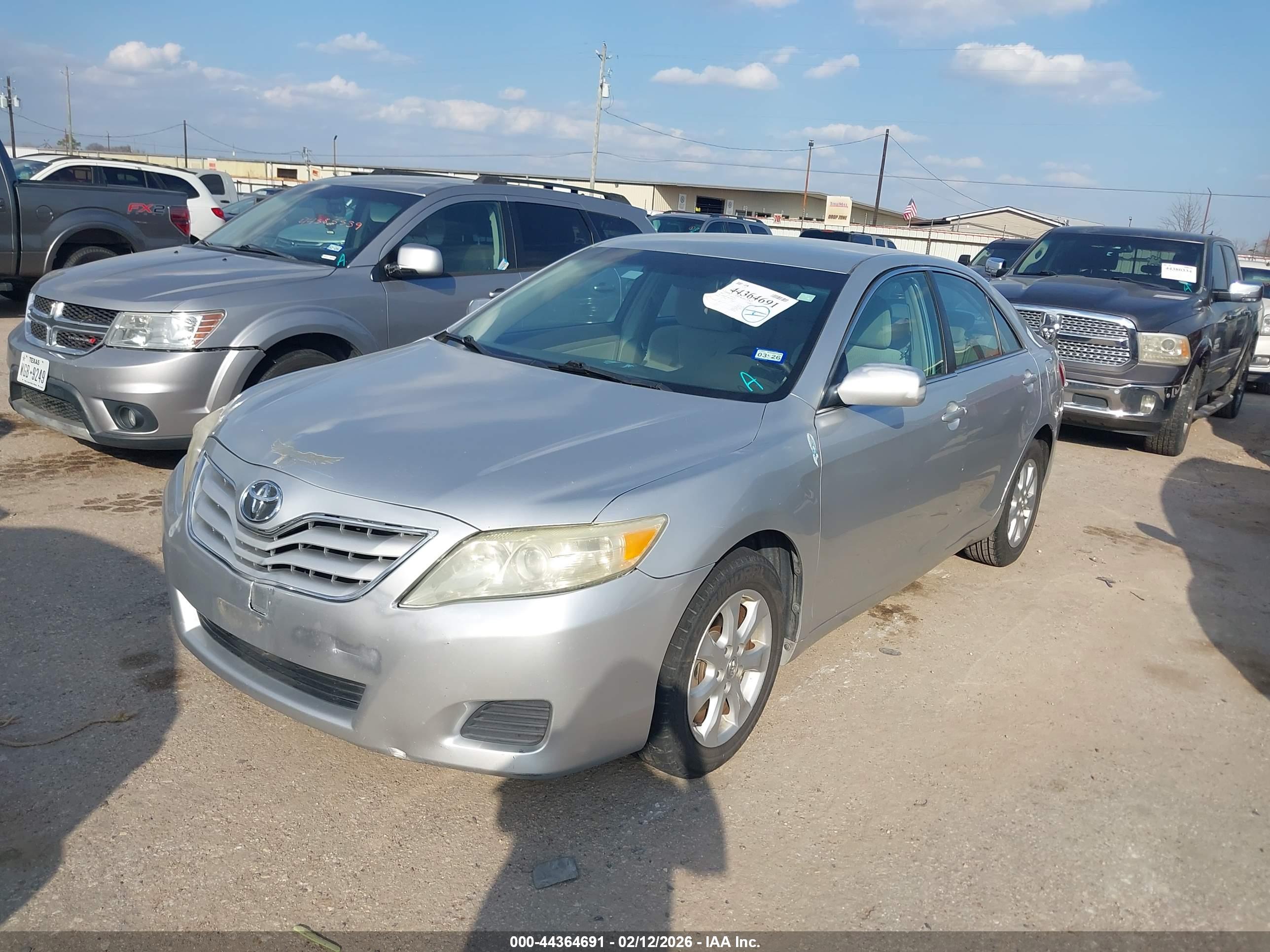 TOYOTA CAMRY image 2