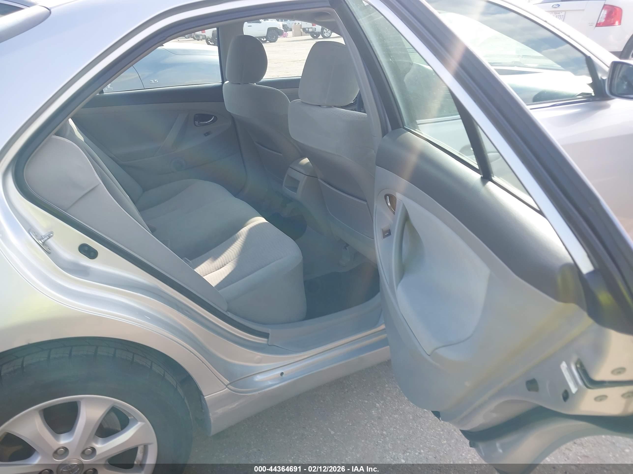 TOYOTA CAMRY image 8
