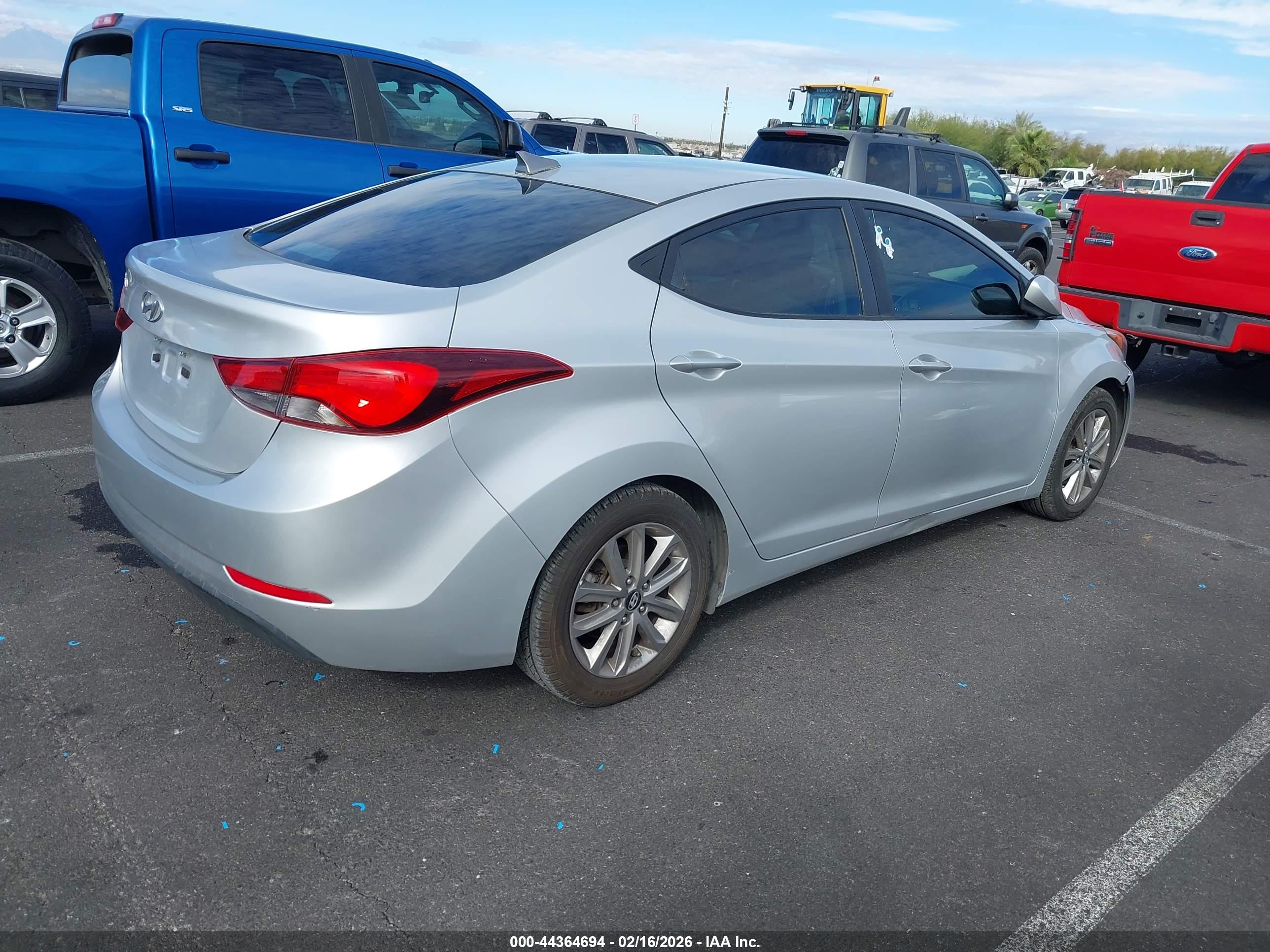 HYUNDAI ELANTRA image 4