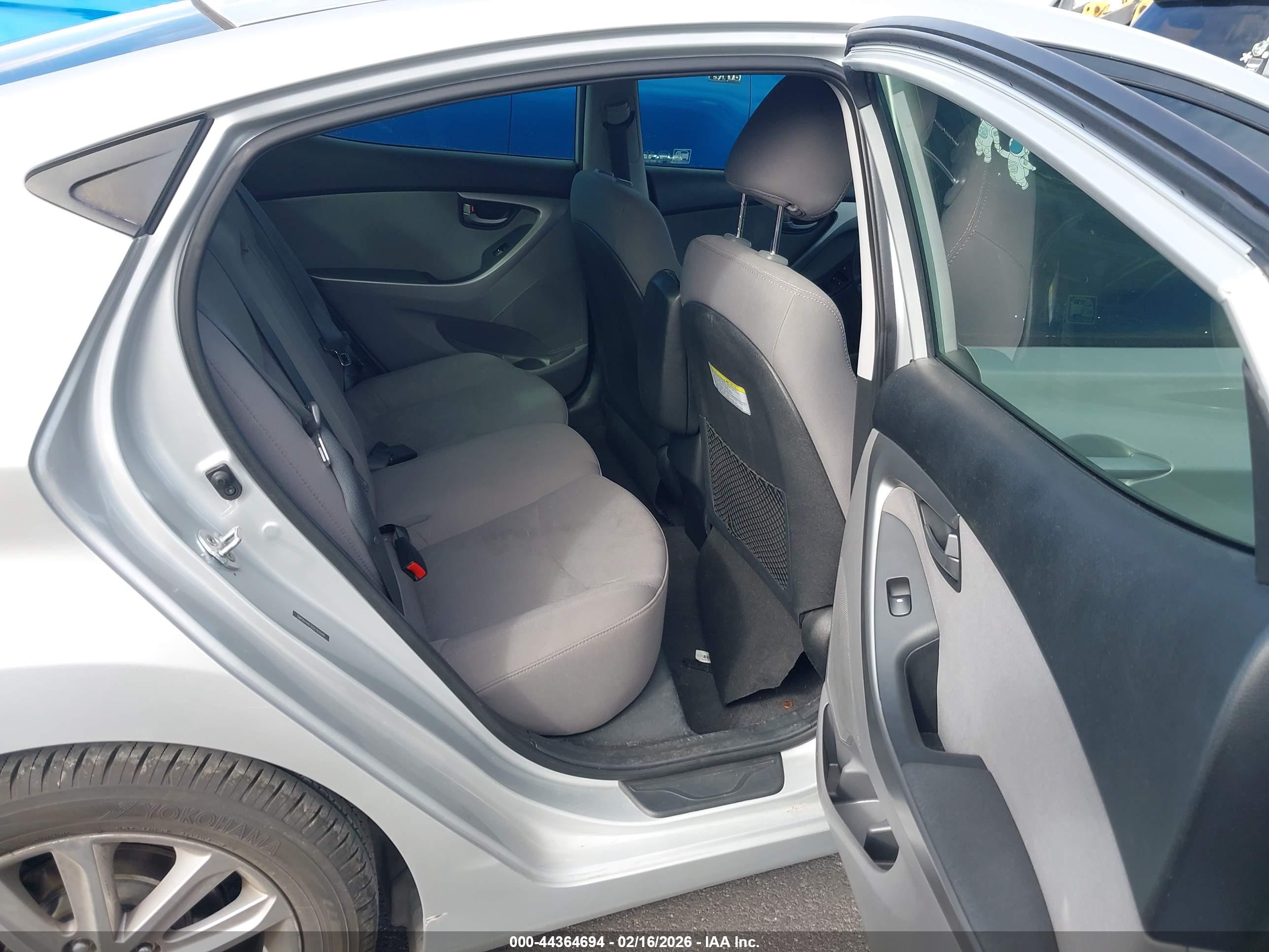 HYUNDAI ELANTRA image 8