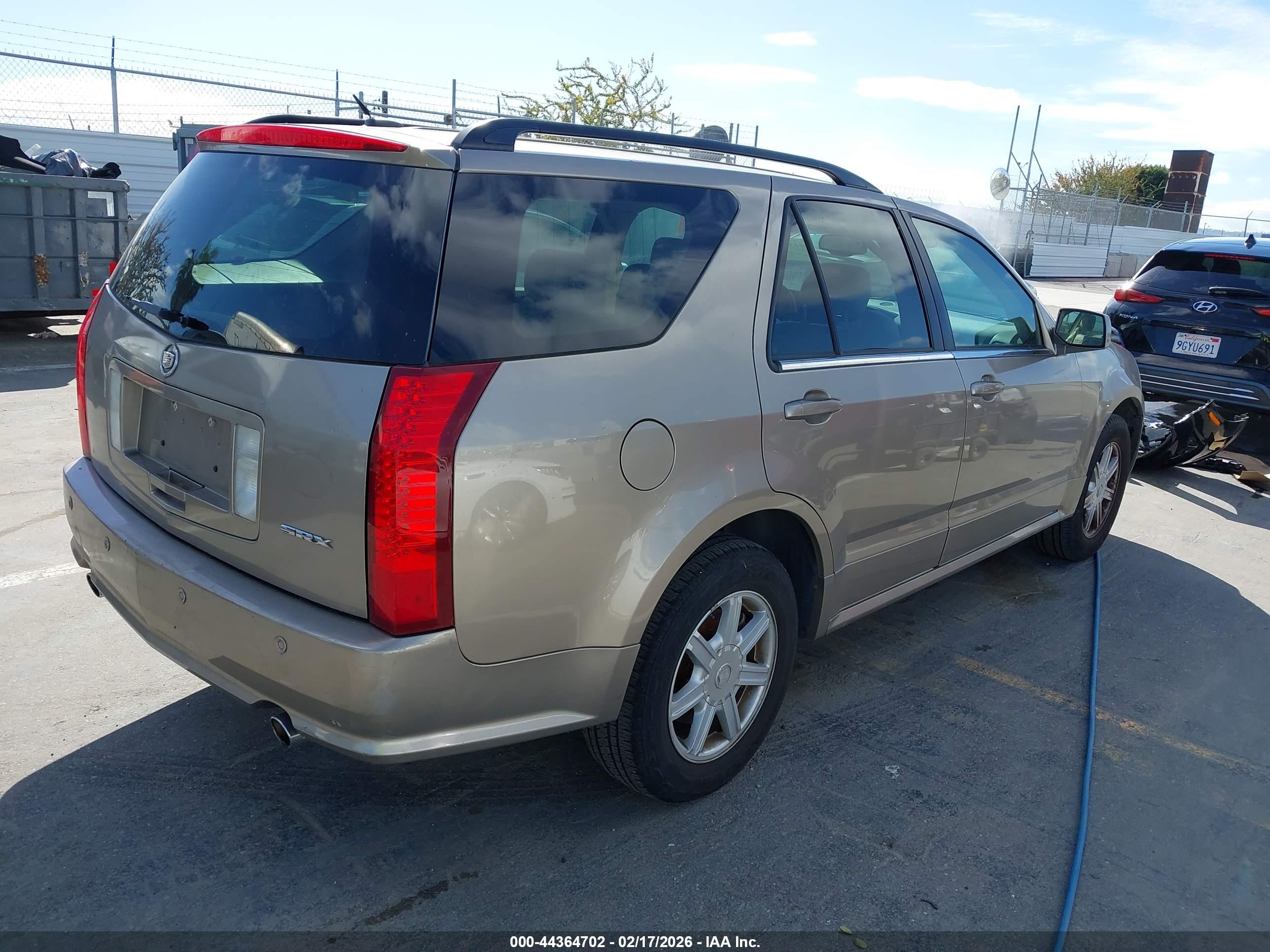 CADILLAC SRX image 4