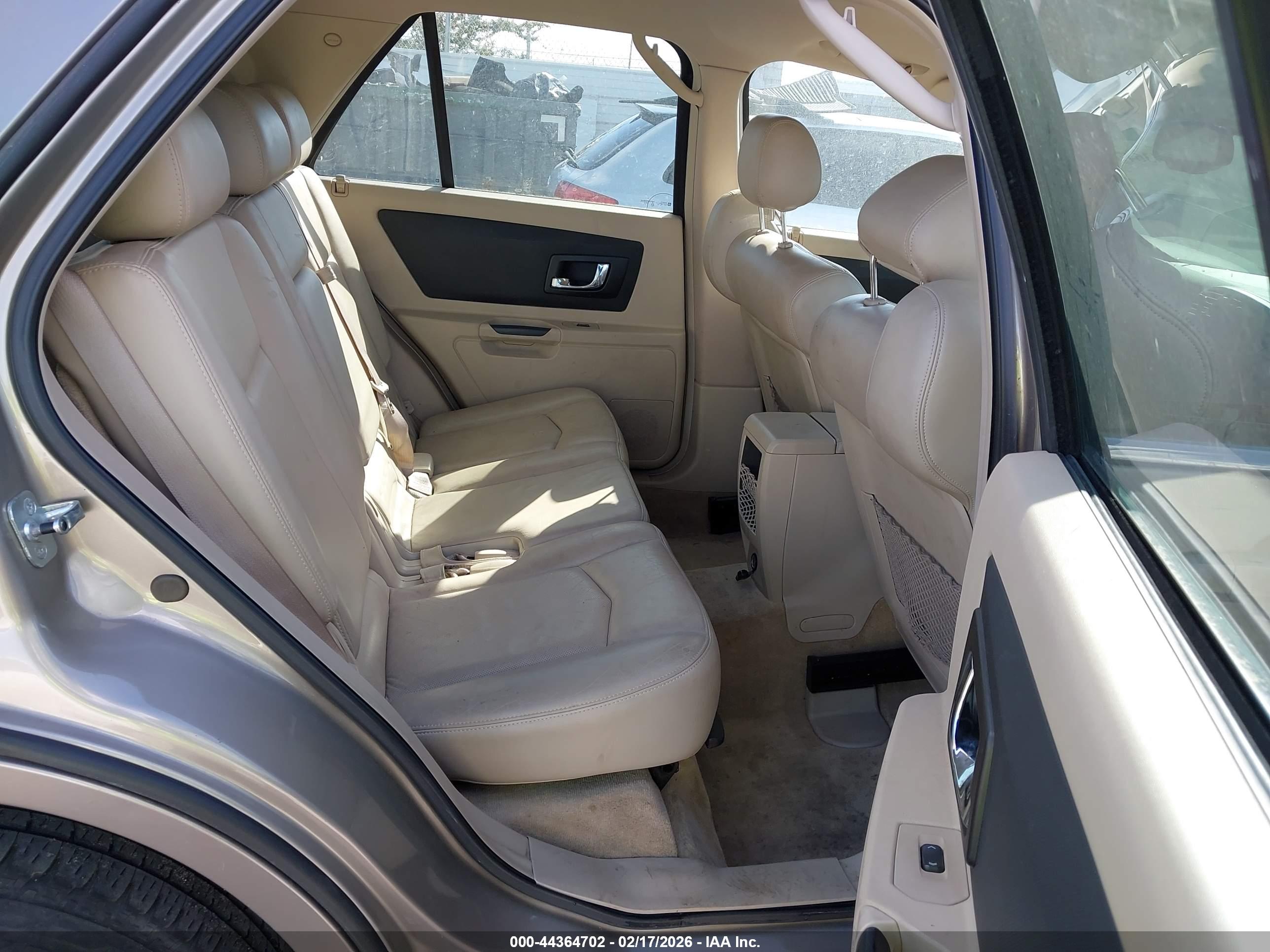 CADILLAC SRX image 8