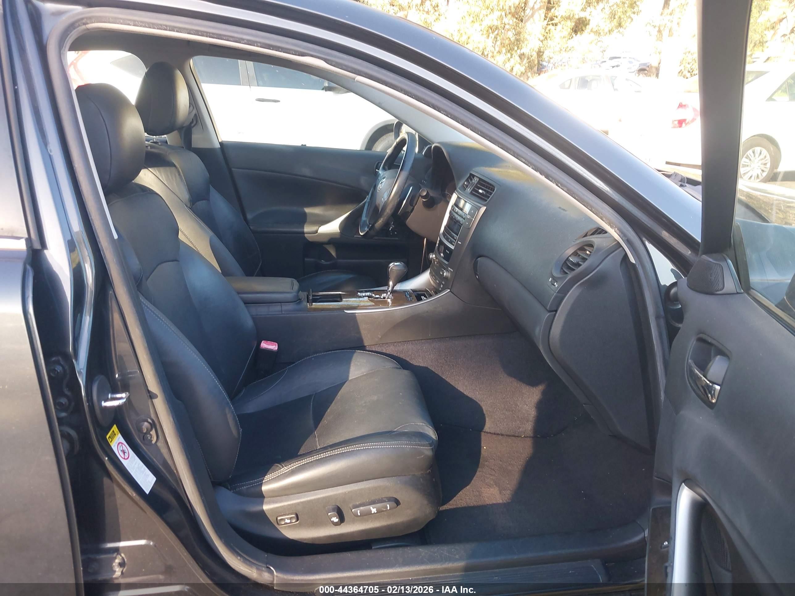 LEXUS IS image 5