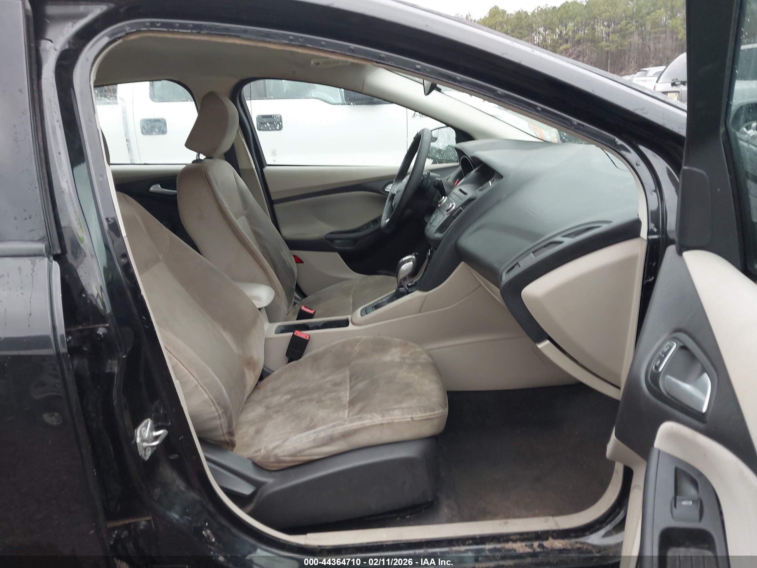 FORD FOCUS image 5