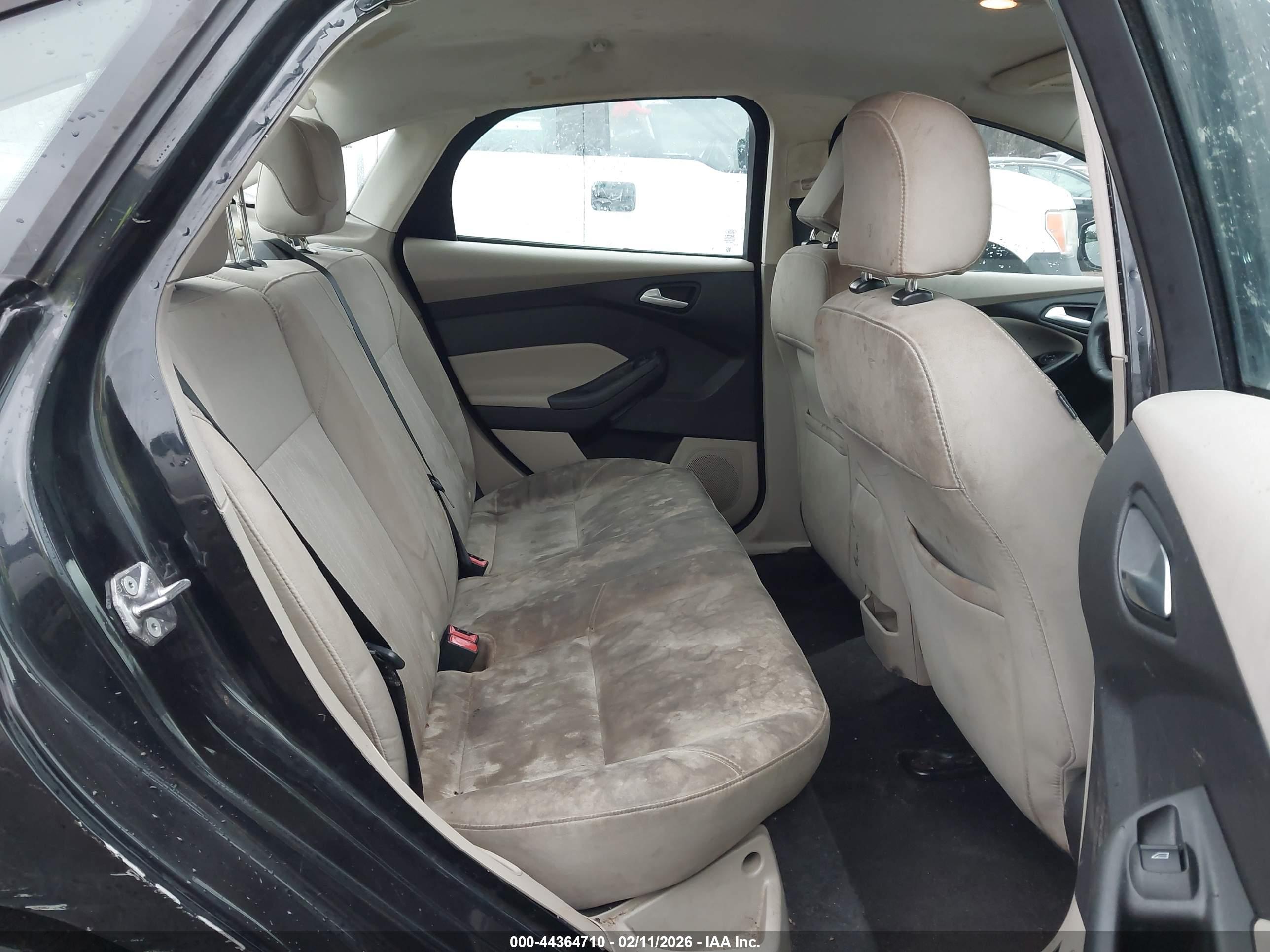 FORD FOCUS image 8