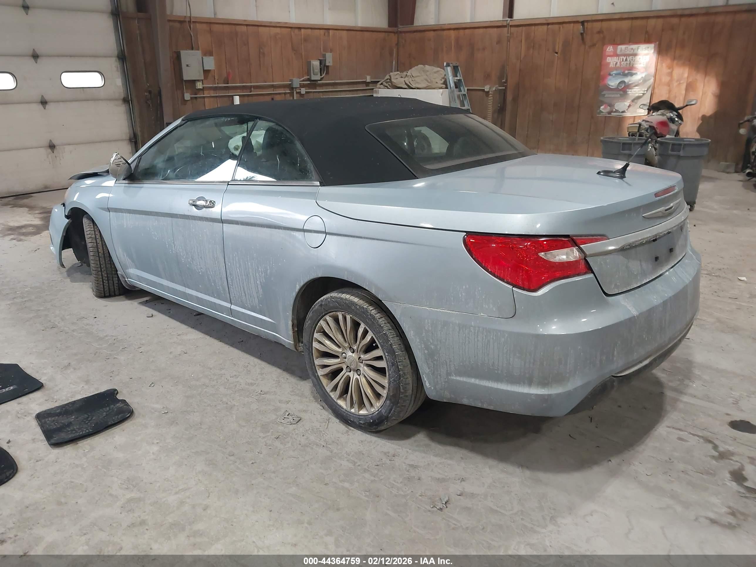 CHRYSLER 200 image 3