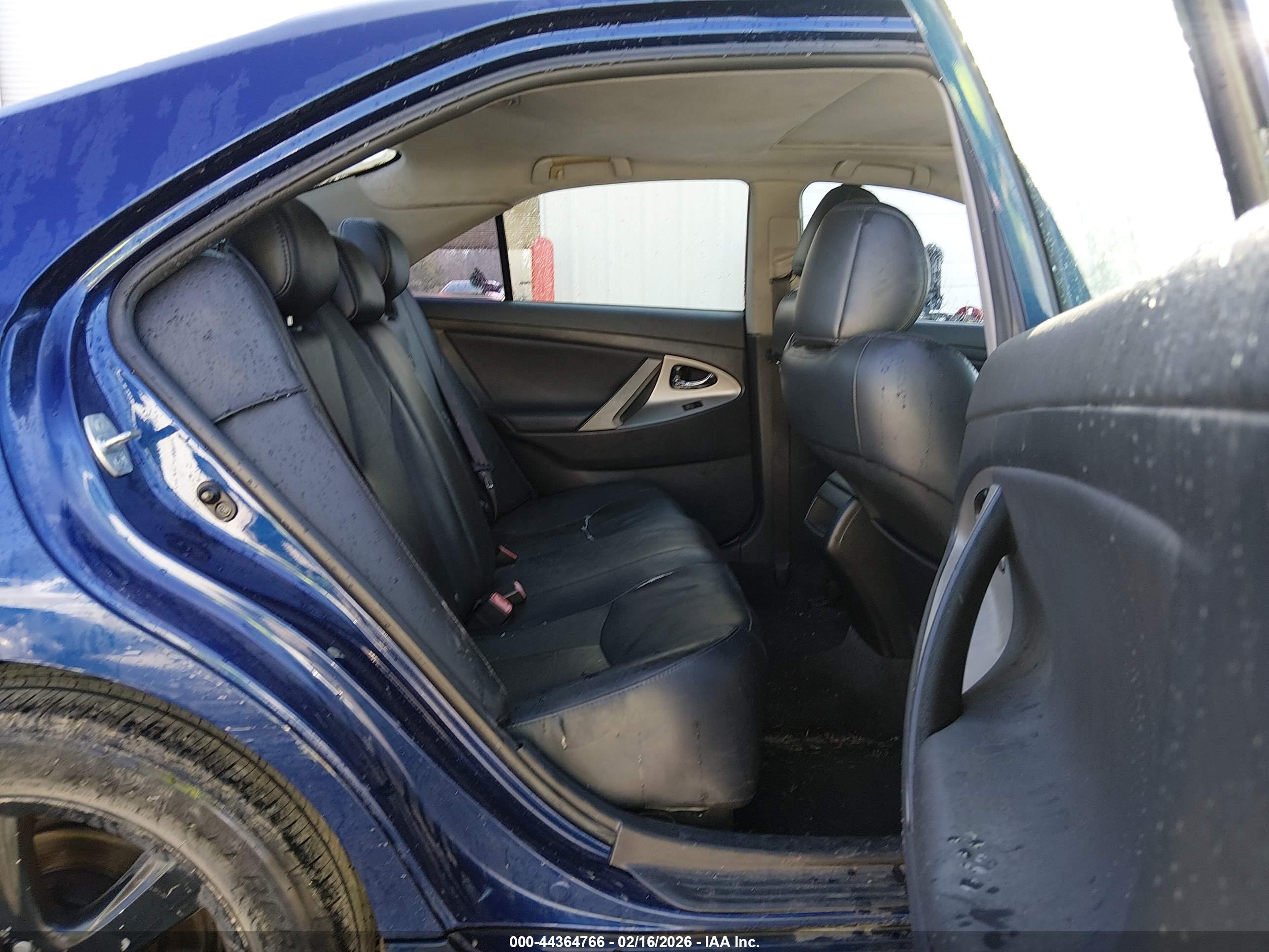 TOYOTA CAMRY image 8