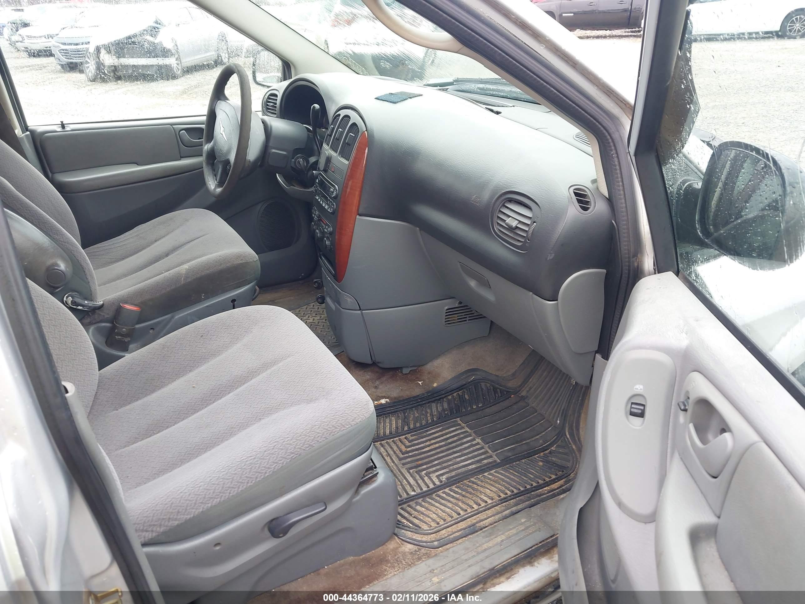 CHRYSLER TOWN image 5