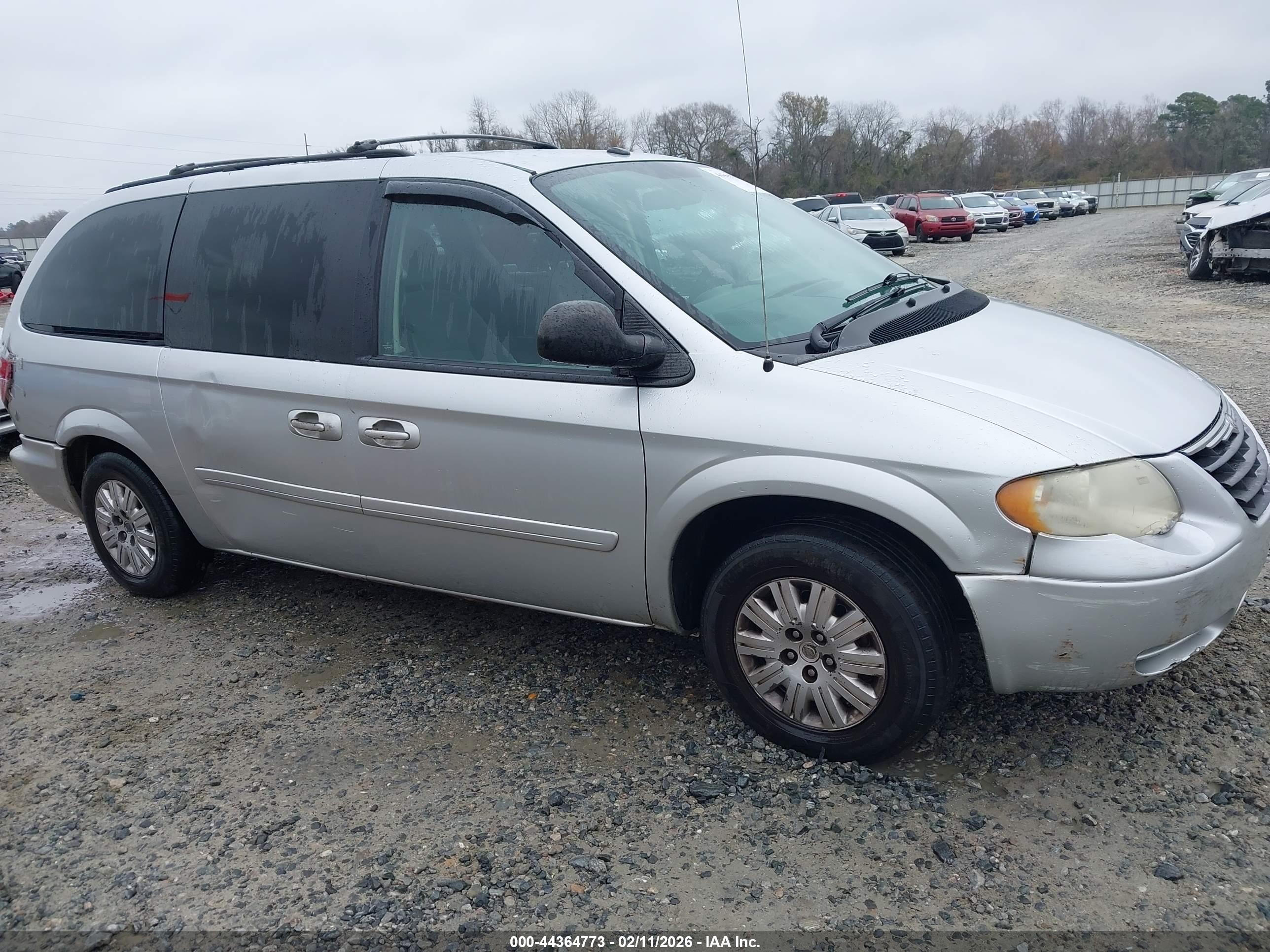 CHRYSLER TOWN image 6