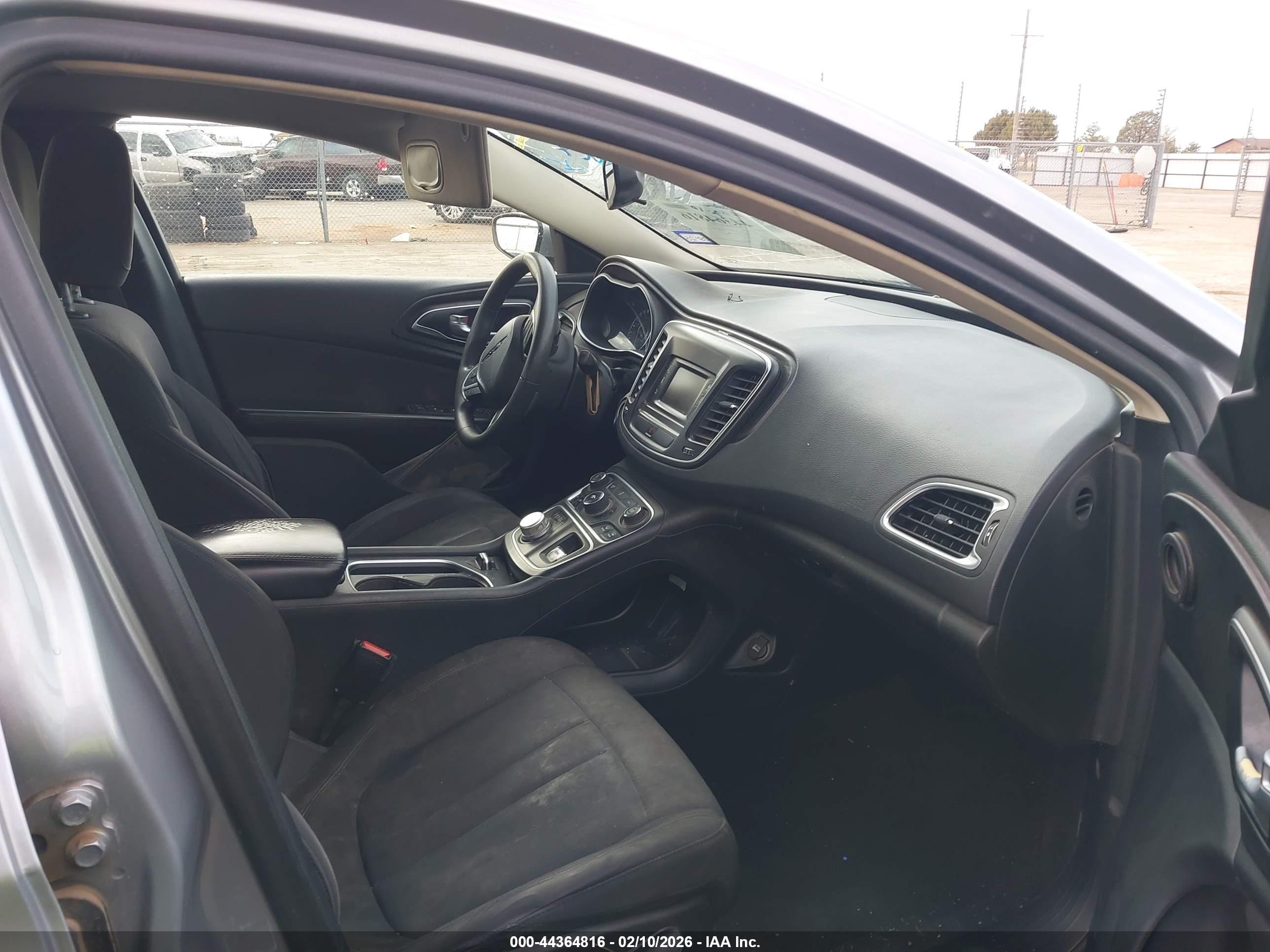 CHRYSLER 200 image 5