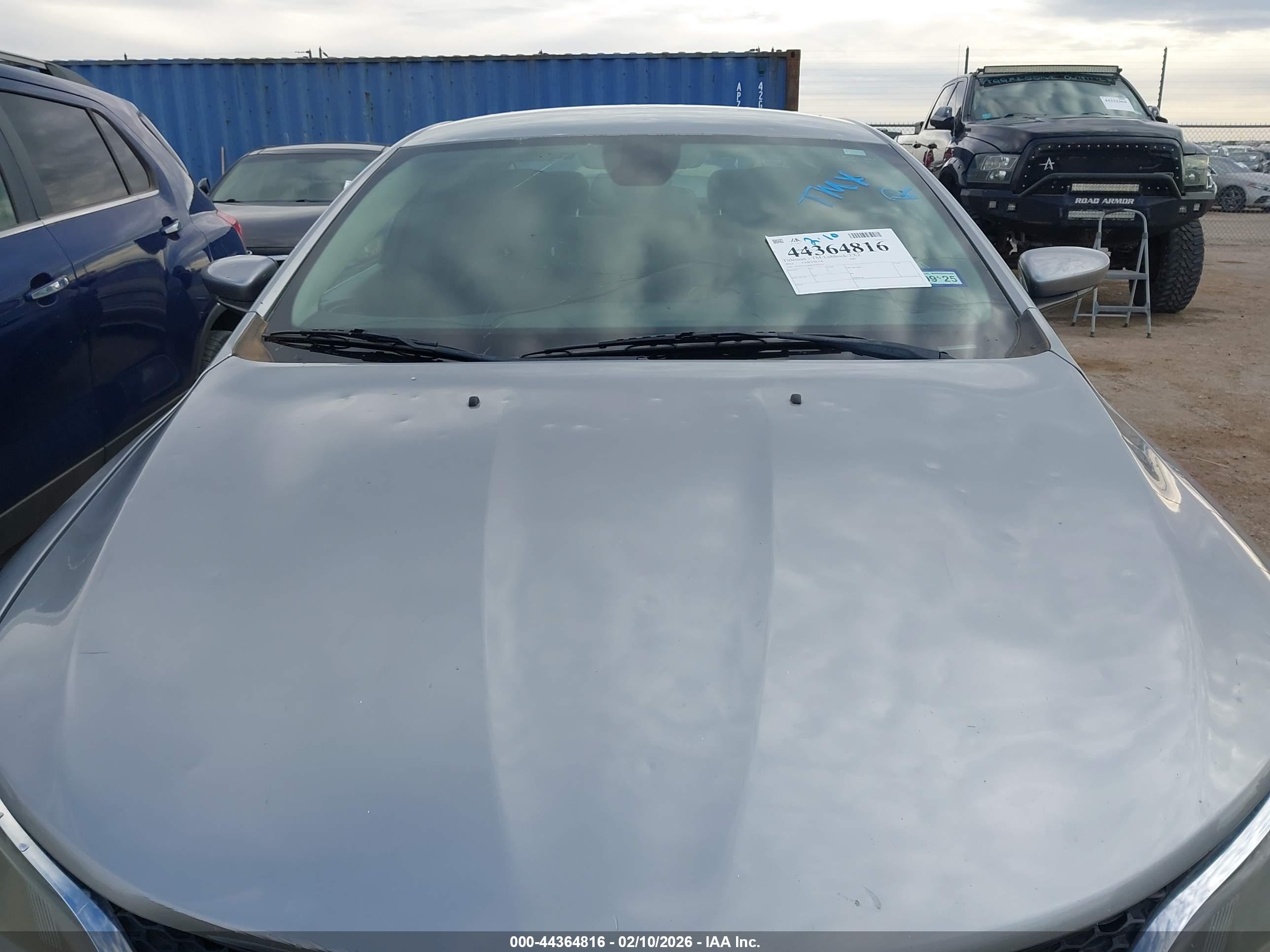 CHRYSLER 200 image 6