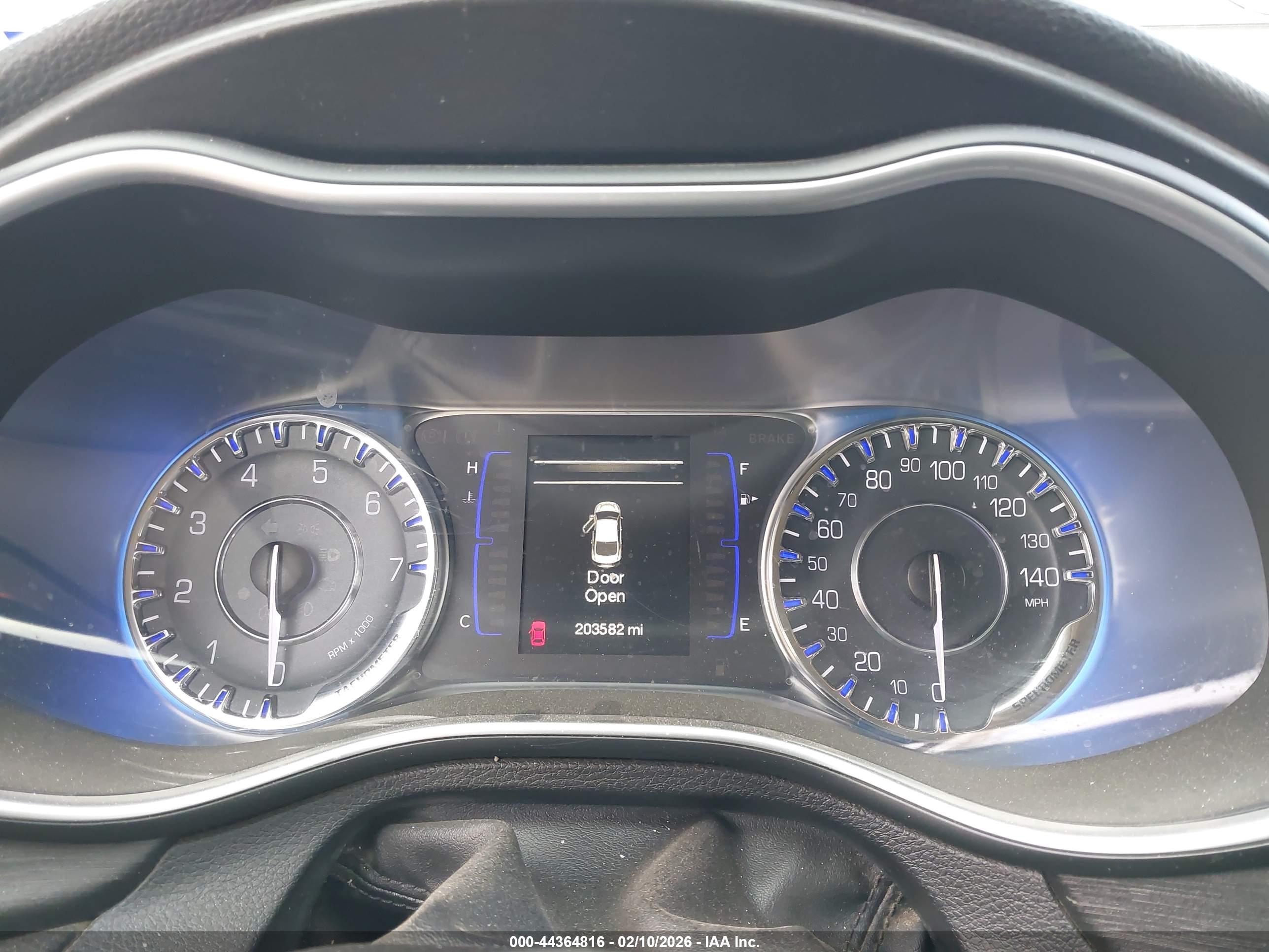 CHRYSLER 200 image 7