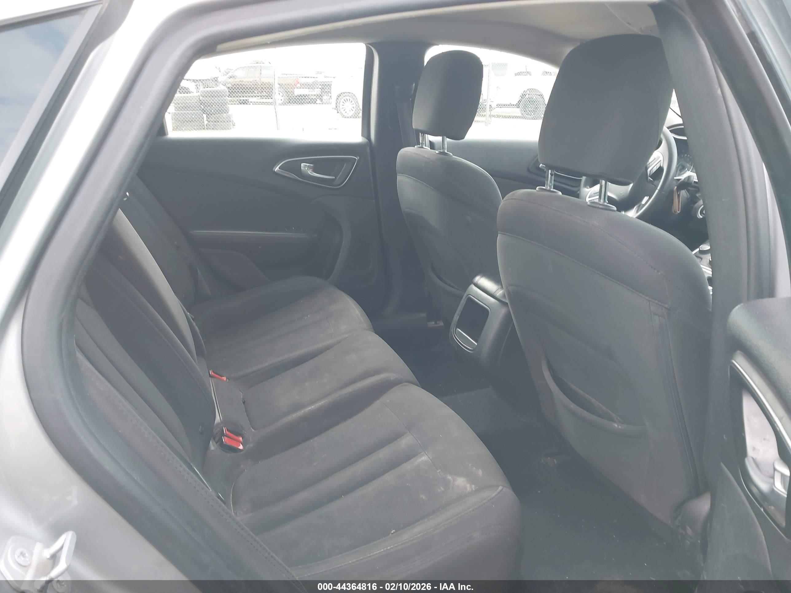 CHRYSLER 200 image 8