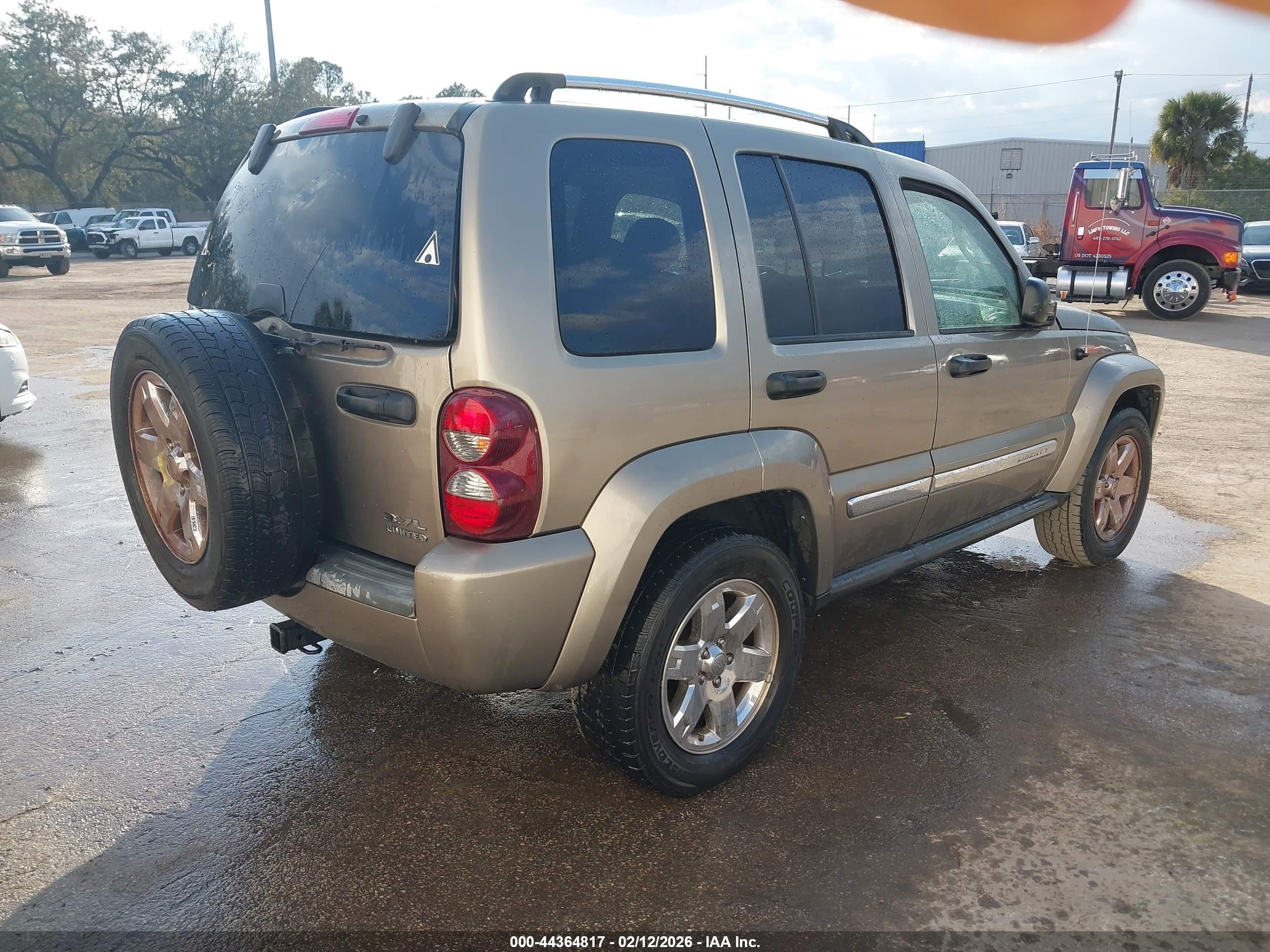 JEEP LIBERTY image 4
