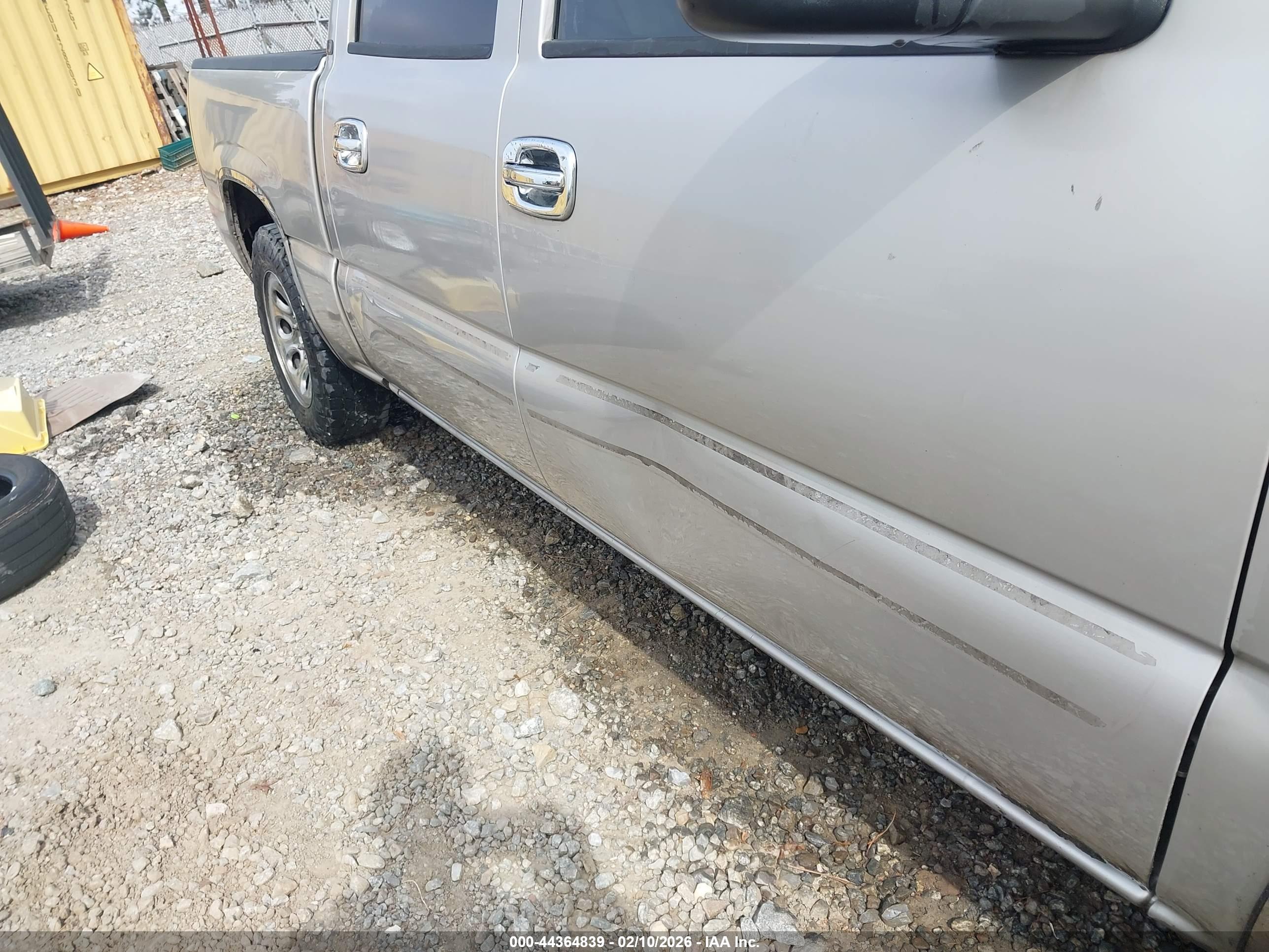 CHEVROLET SILVERADO image 6