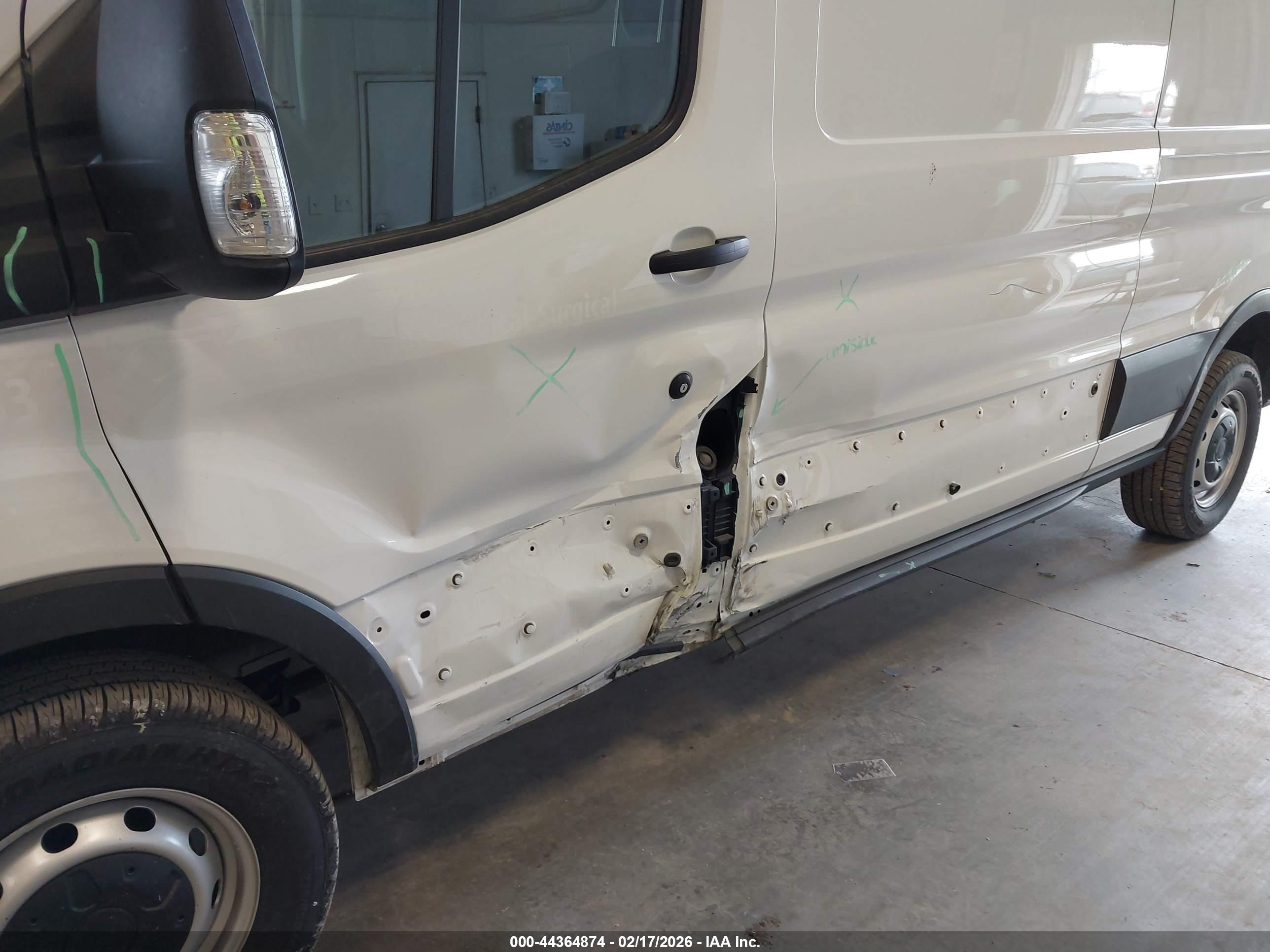 FORD TRANSIT-250 image 6