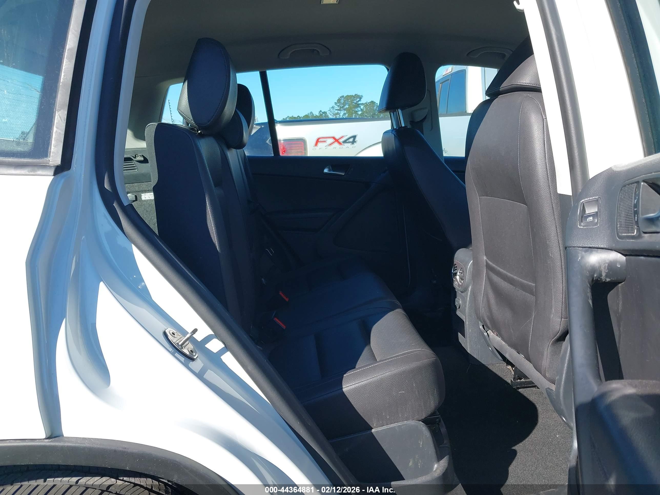 VOLKSWAGEN TIGUAN image 8