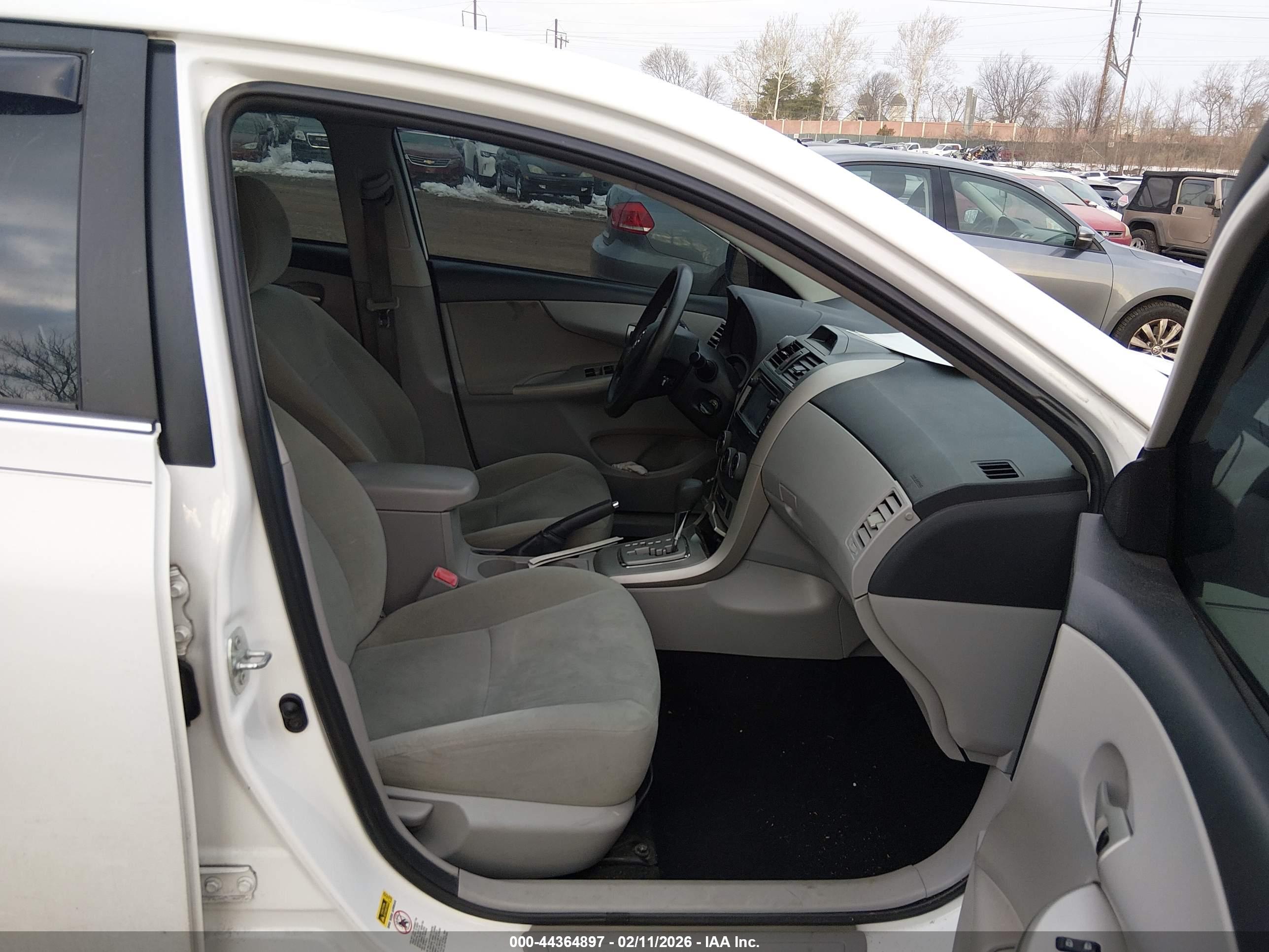 TOYOTA COROLLA image 5