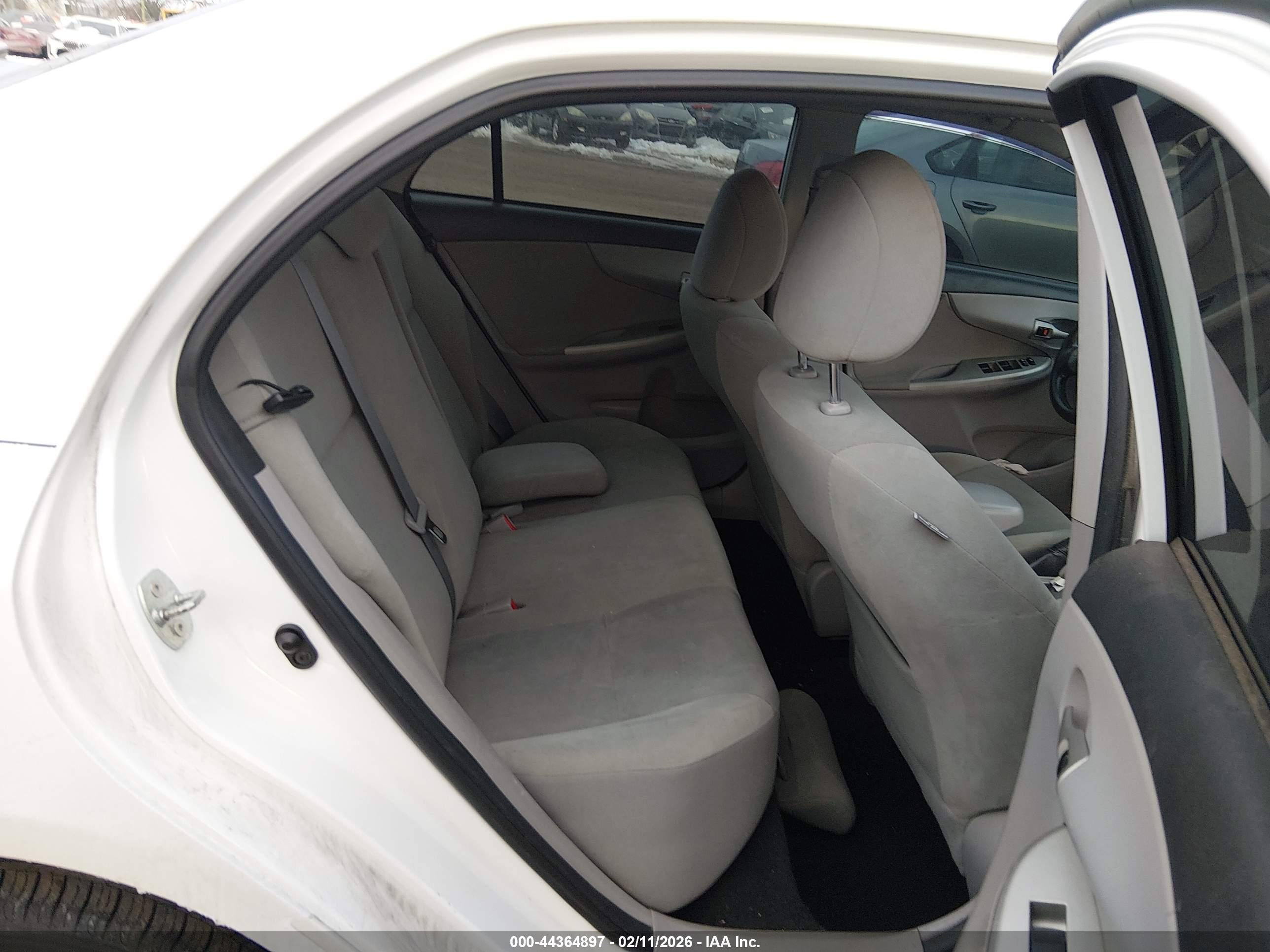 TOYOTA COROLLA image 8