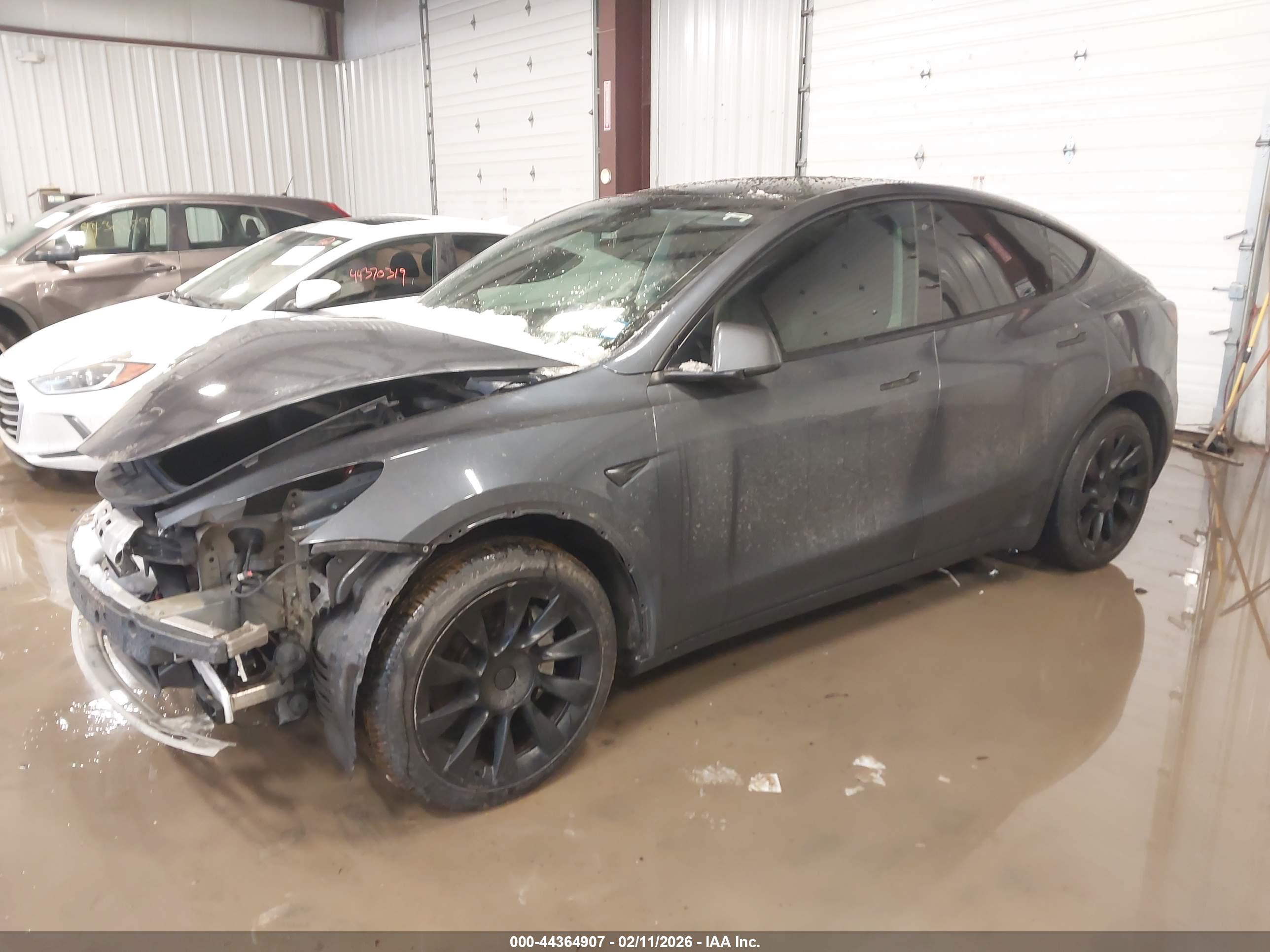 TESLA MODEL image 2