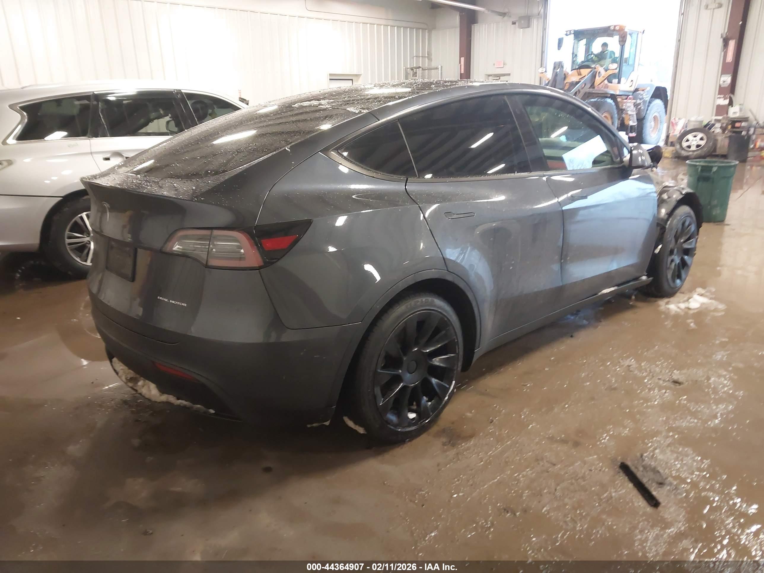 TESLA MODEL image 4